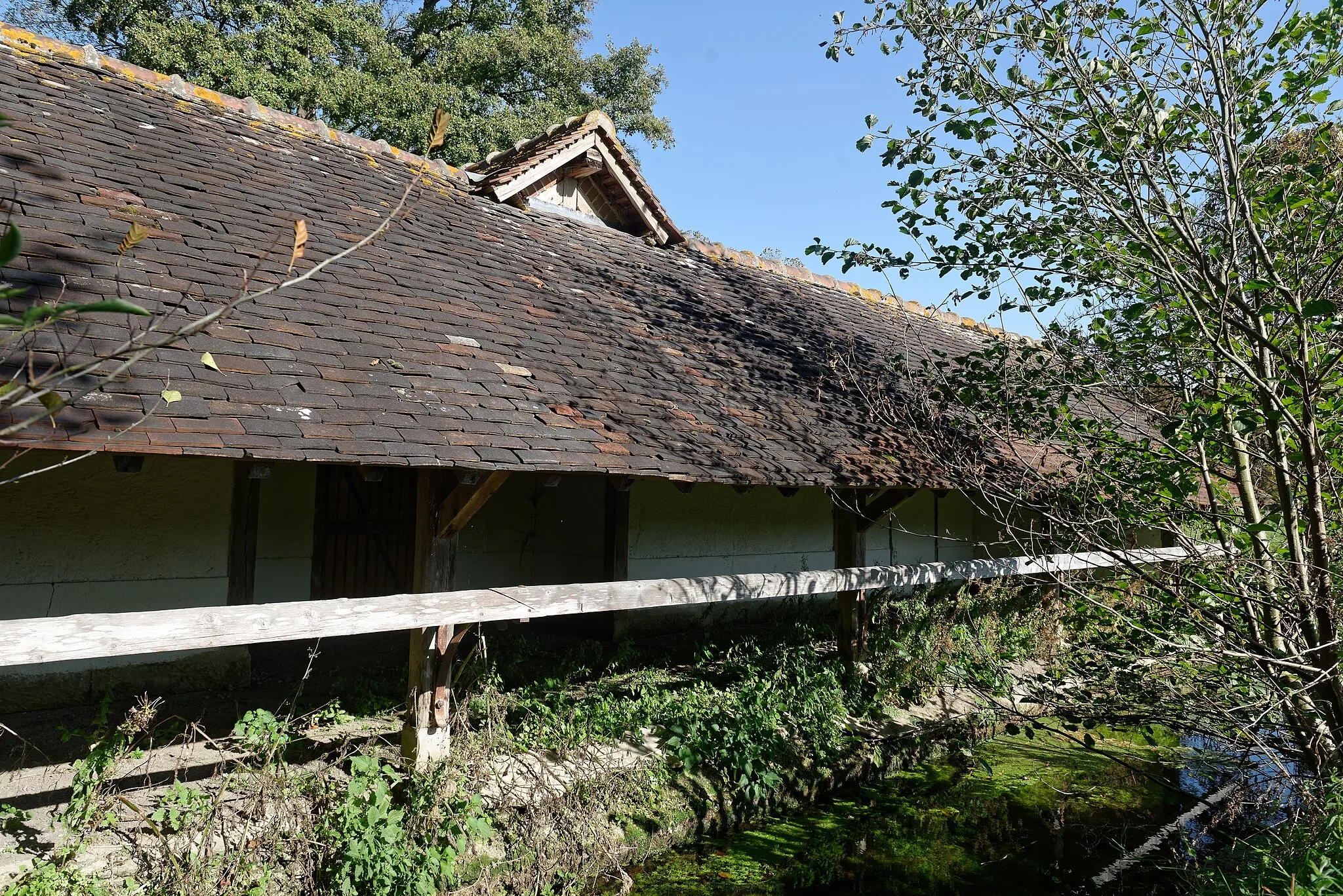 Photo showing: Lavoir à Fourges (Eure, Normandie) sur une dérivation de l'Epte.