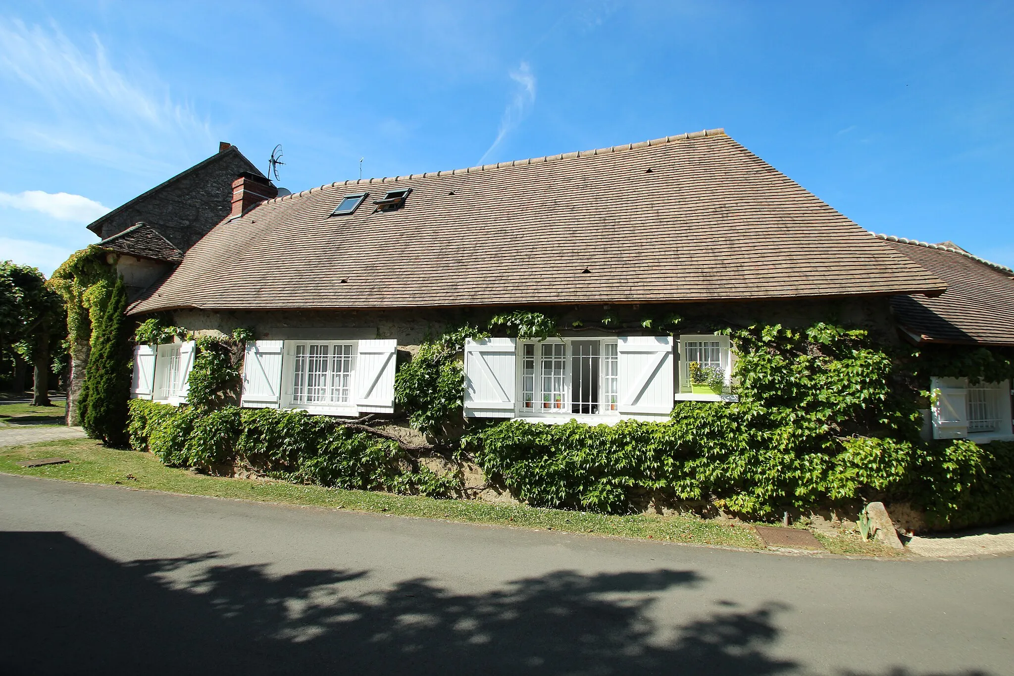 Photo showing: View of Chaufour-lès-Bonnières, France.