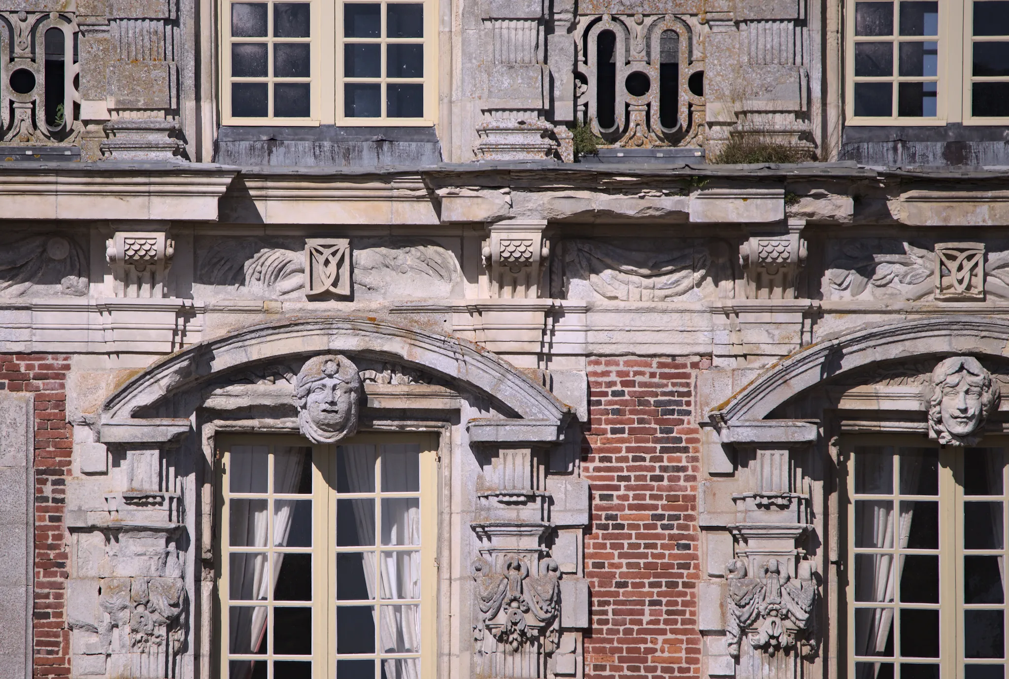 Photo showing: Architectural details on the facade of Château de Beaumesnil