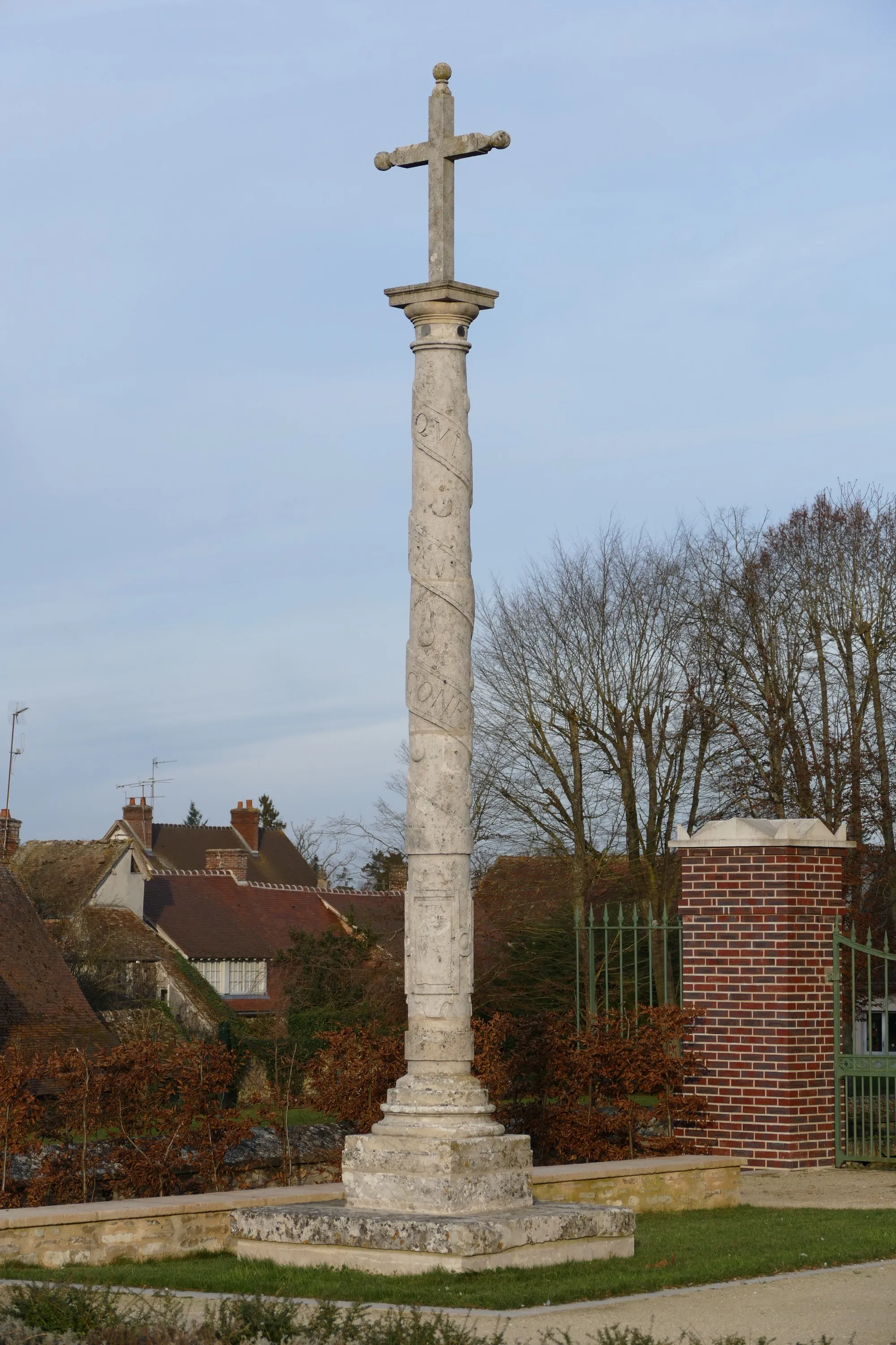 Photo showing: Monumental cross in Anet (Eure-et-Loir, Centre, France).