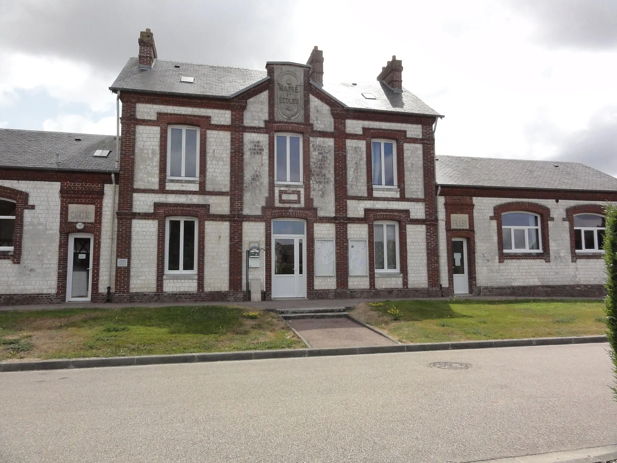 Photo showing: Betteville (Seine-Mar.) mairie et écoles