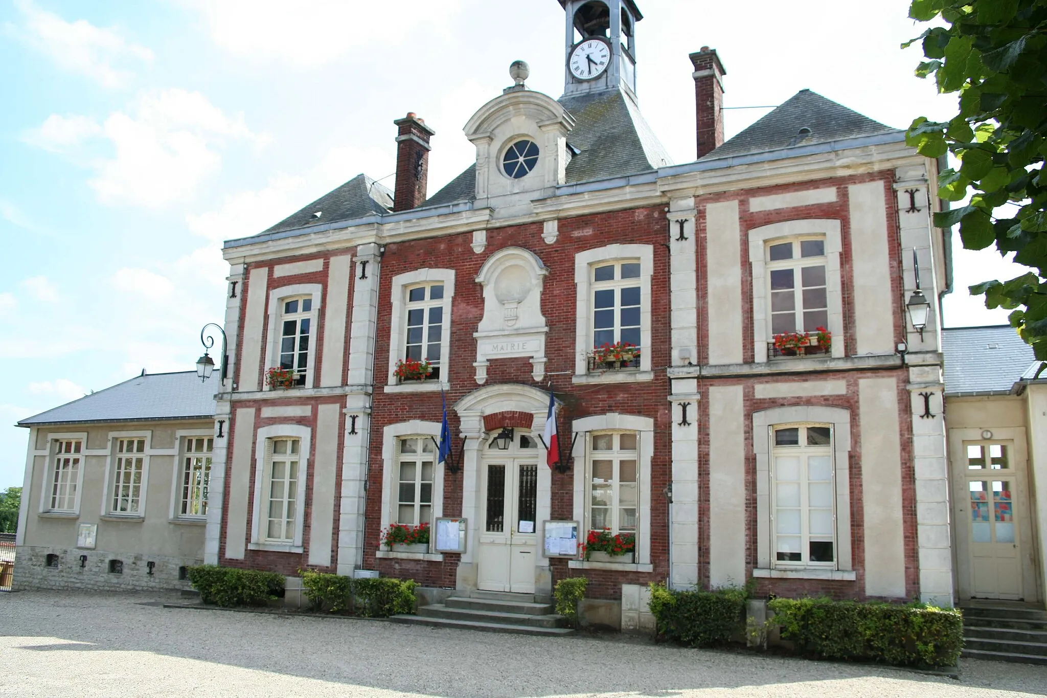 Photo showing: Mairie de Fontenay-Saint-Père, Yvelines  (France) -