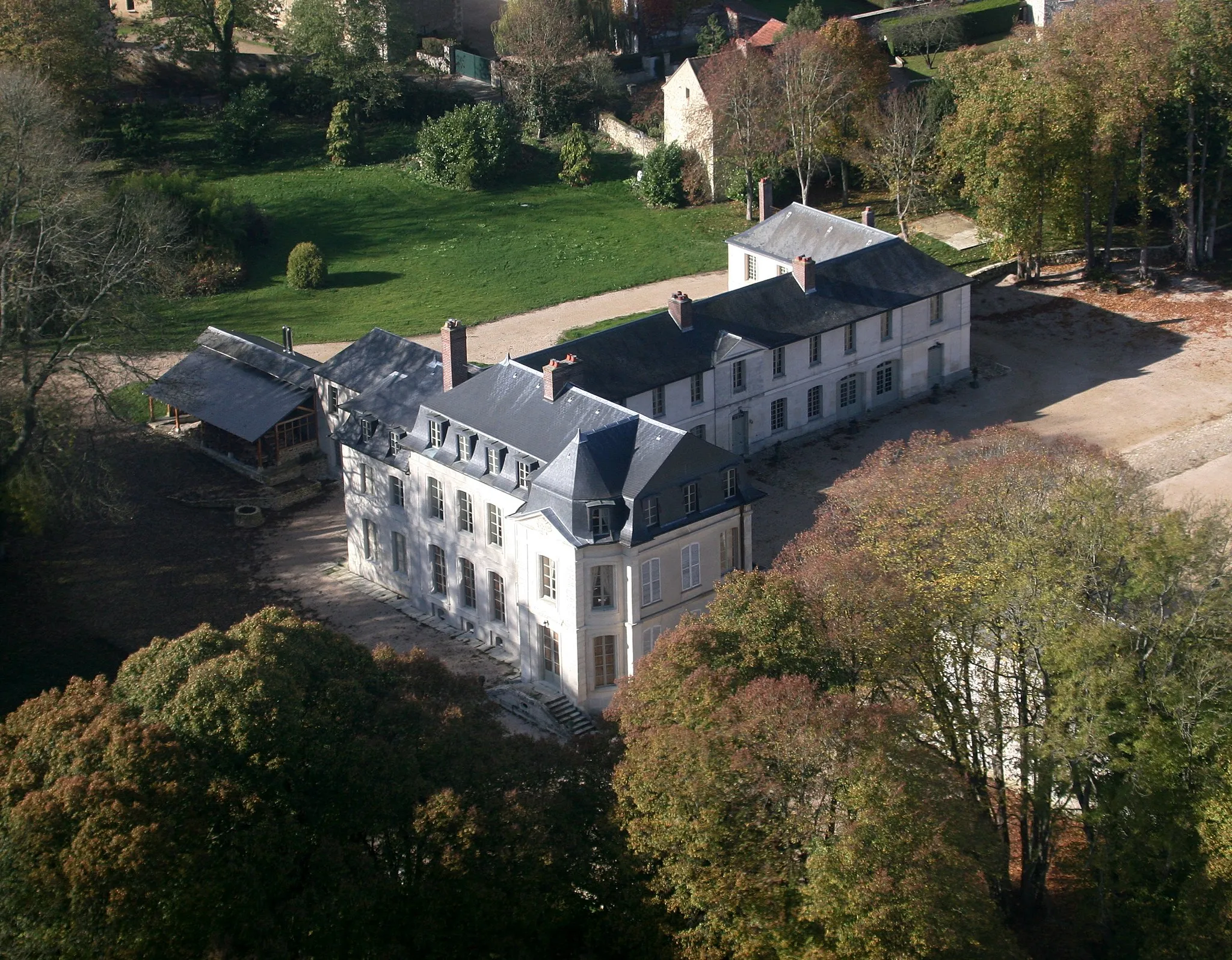 Photo showing: vue aerienne du Chateau de Maudetour