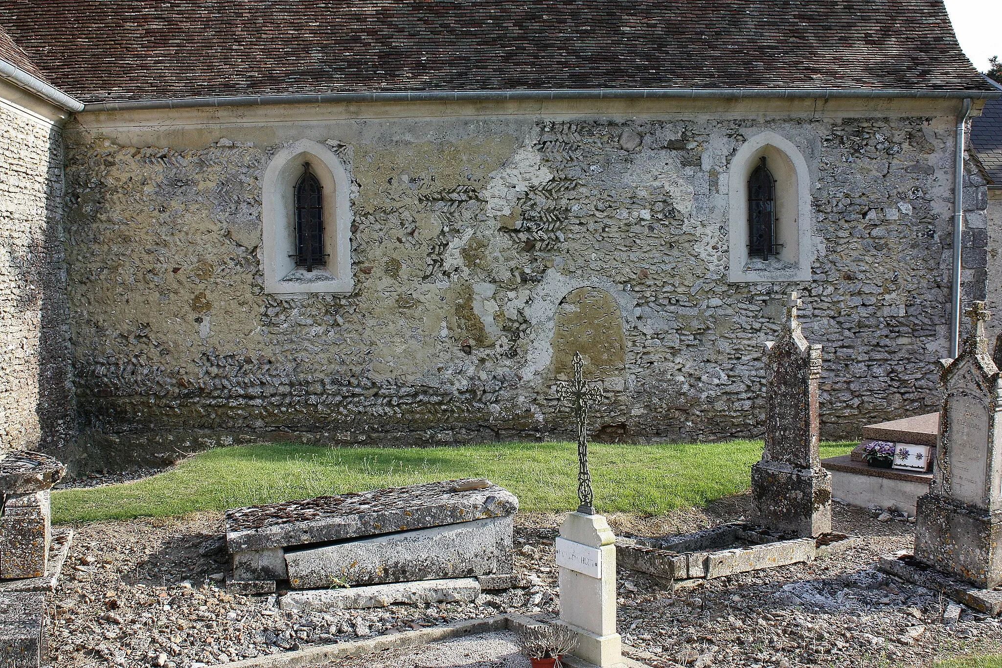 Photo showing: Civières - Eglise Saint-Martin
Mur Nord en opus spicatum