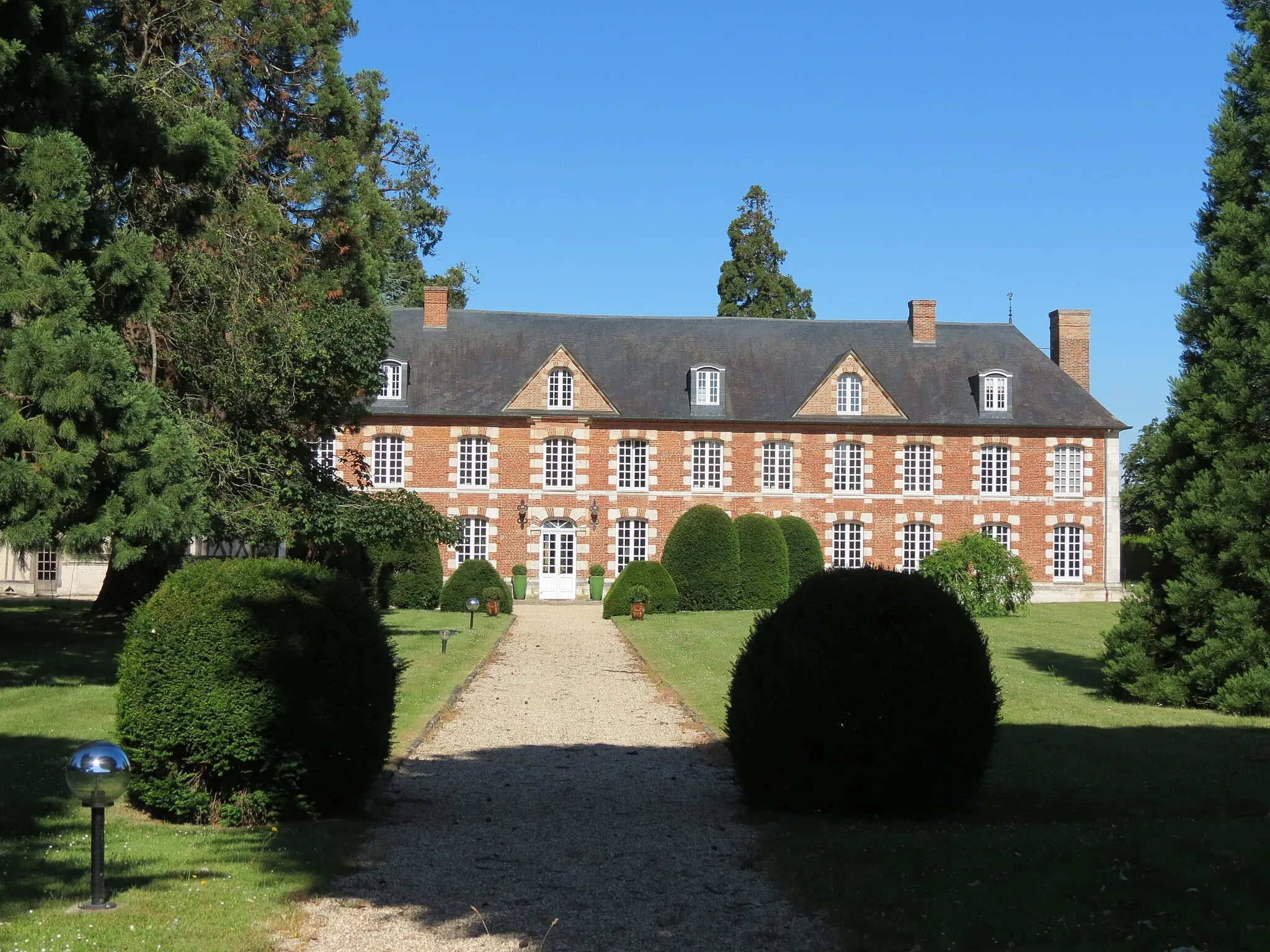 Photo showing: Château des Buspins