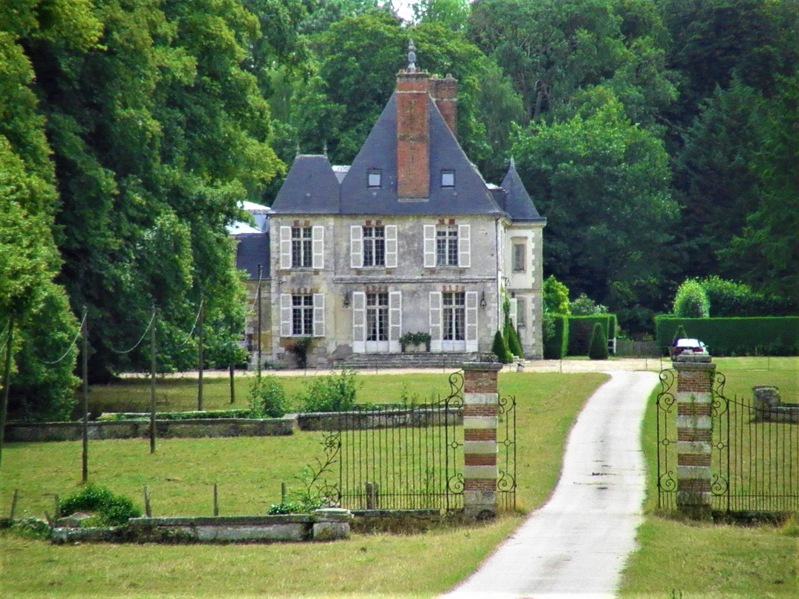 Photo showing: Château d'Authevernes en 2019.