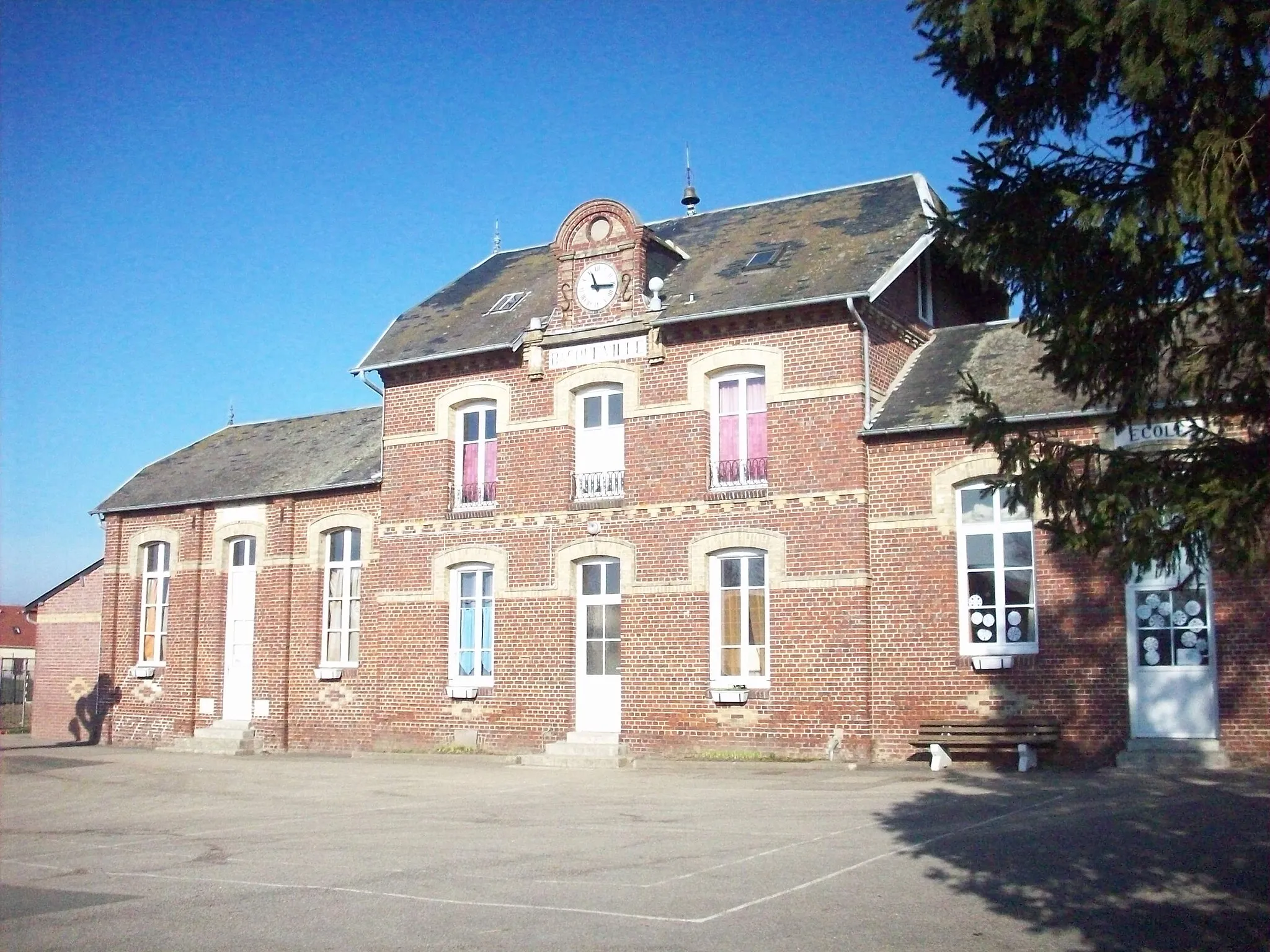 Photo showing: Ancienne mairie et école de Bacqueville