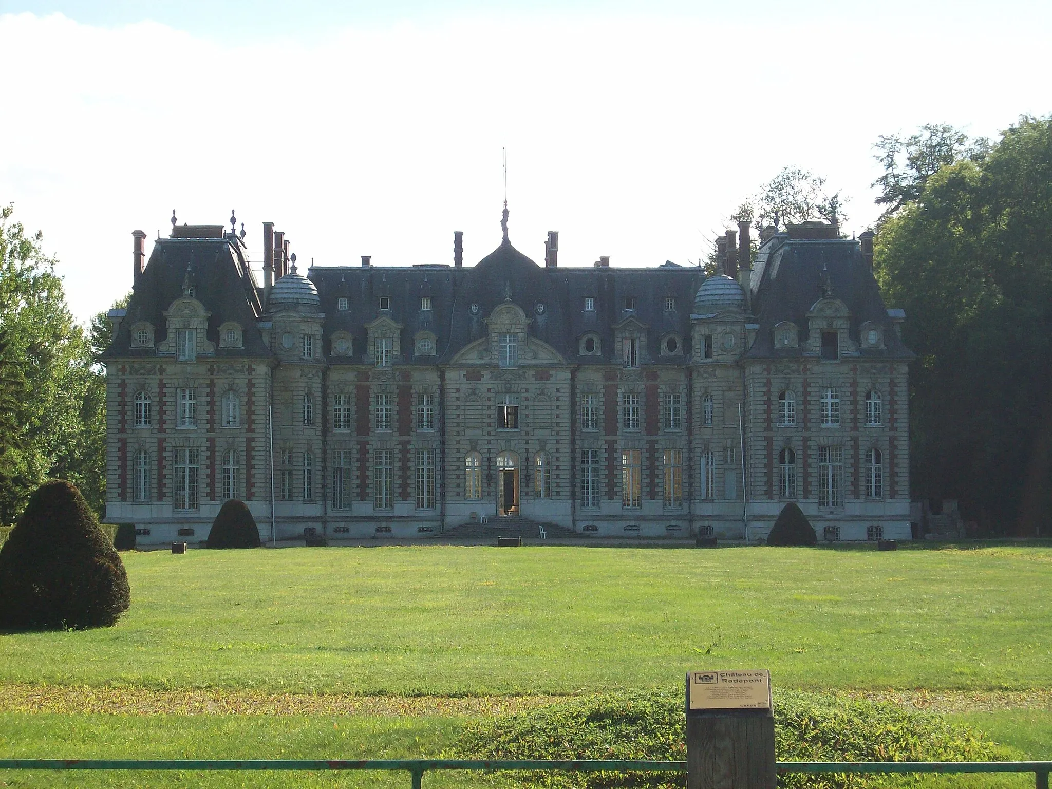 Photo showing: Château de Radepont