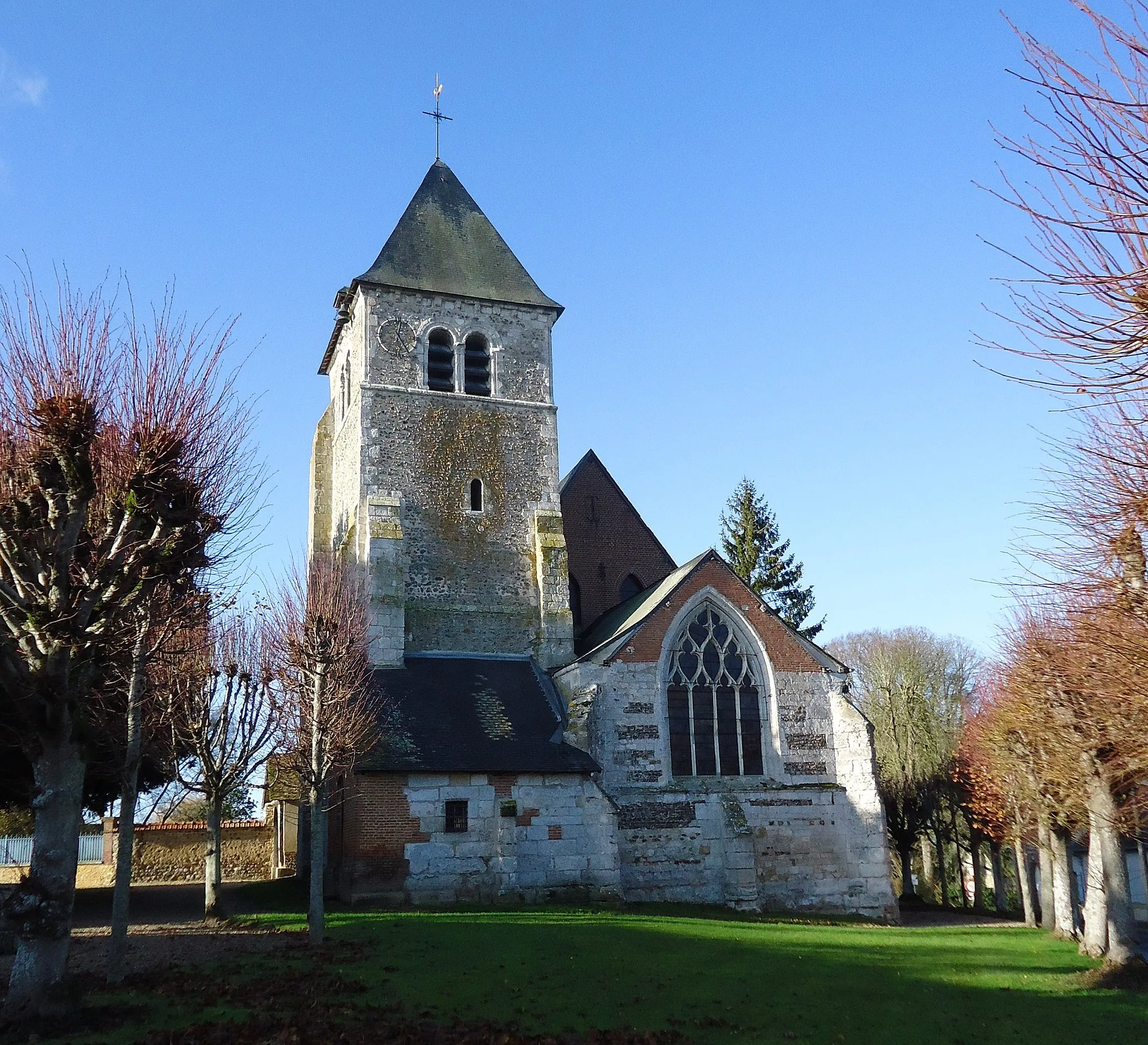 Photo showing: Ailly - Eglise Saint-Médard XIIe, XVIe & XVIIe (Part. ISMH) Vue est.