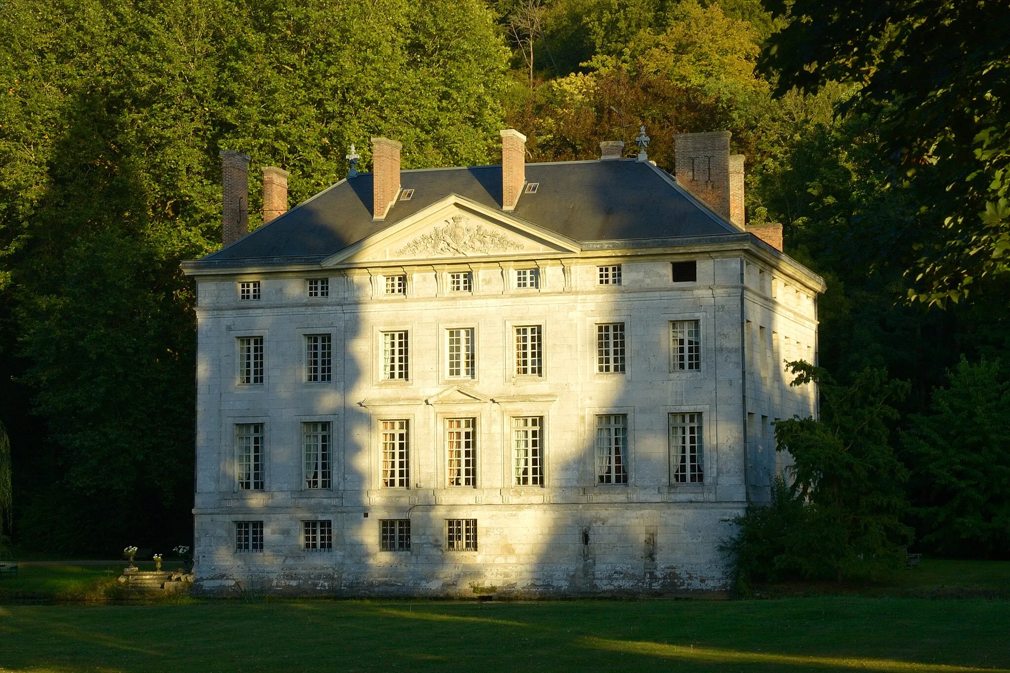 Photo showing: This building is indexed in the base Mérimée, a database of architectural heritage maintained by the French Ministry of Culture, under the reference PA00099301 .