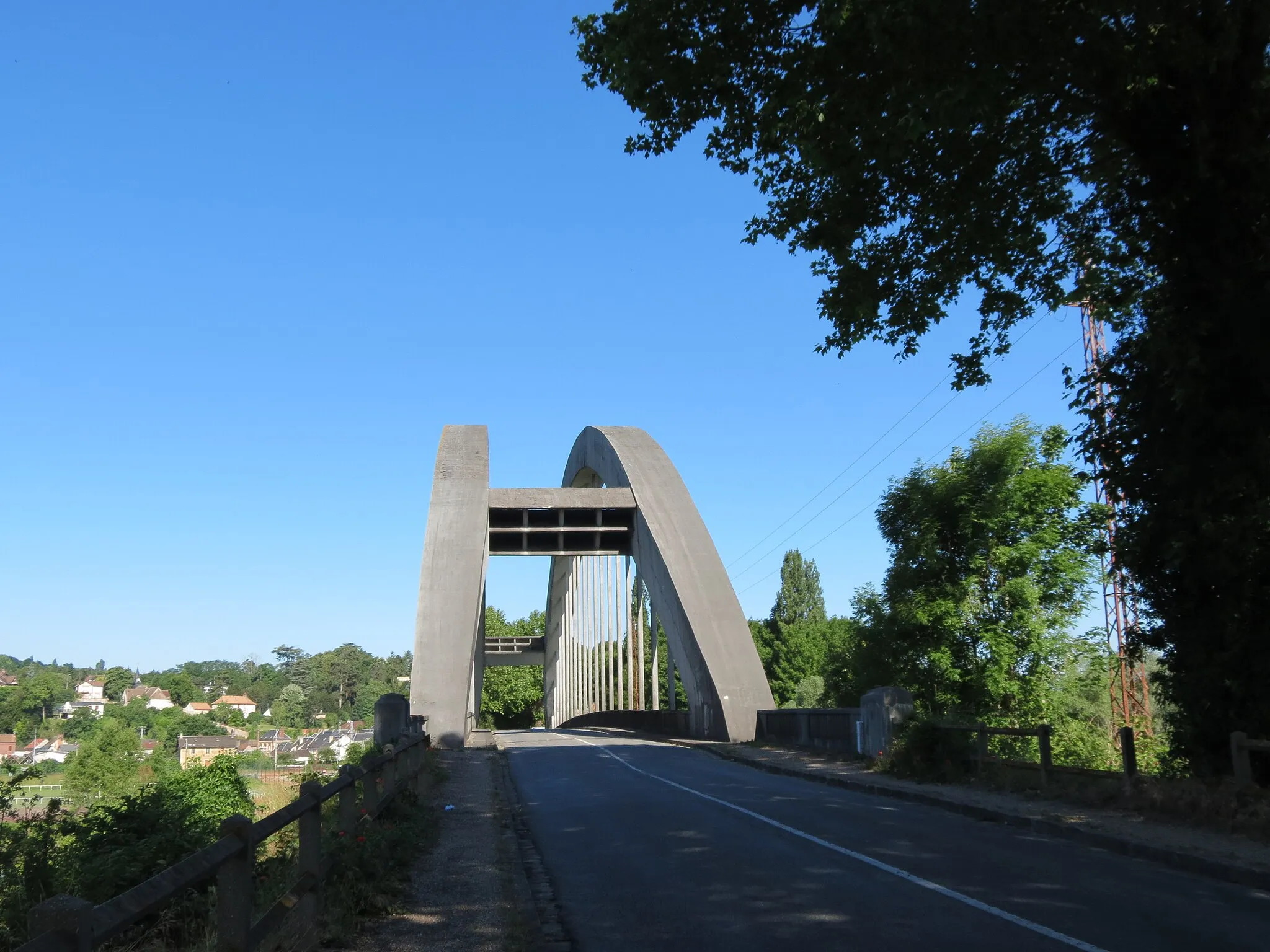 Photo showing: Pont de Saint-Pierre-du-Vauvray vu en venant d'Andé.