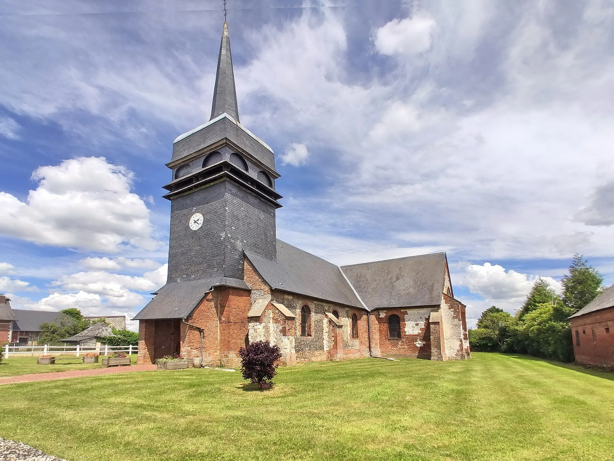 Photo showing: Richemont (Seine-Maritime) : L'église Saint-Michel