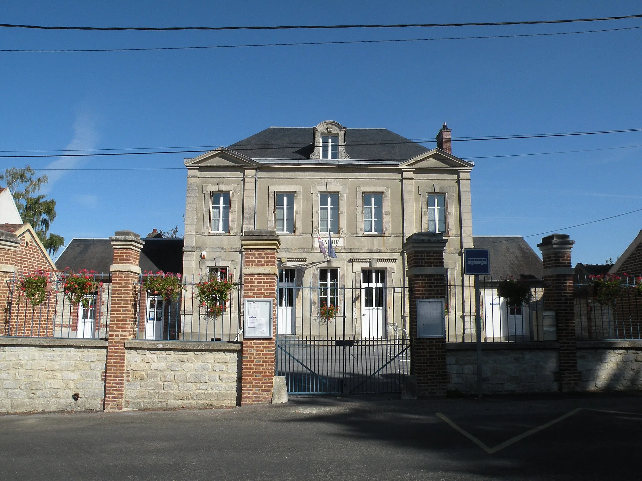 Photo showing: Mairie de Hadancourt-le-Haut-Clocher.