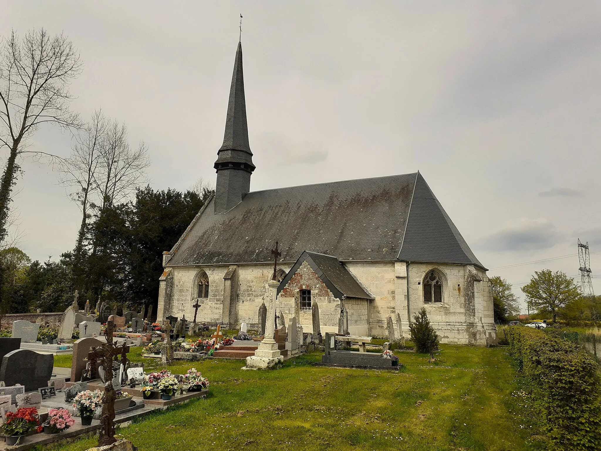 Photo showing: L'enclos du cimetière et l'église Notre-Dame.