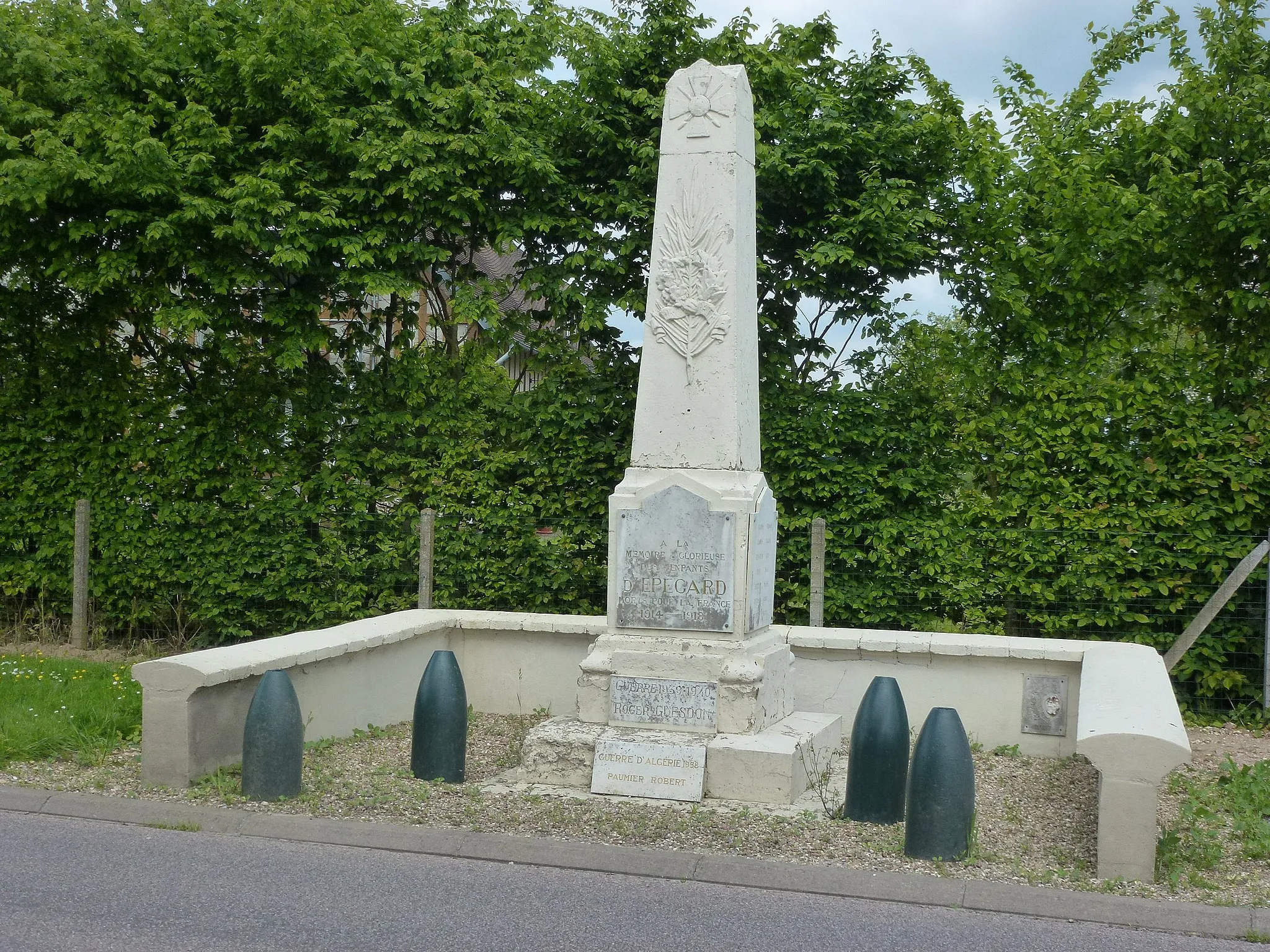 Photo showing: Épégard (Eure, Fr) monument aux morts