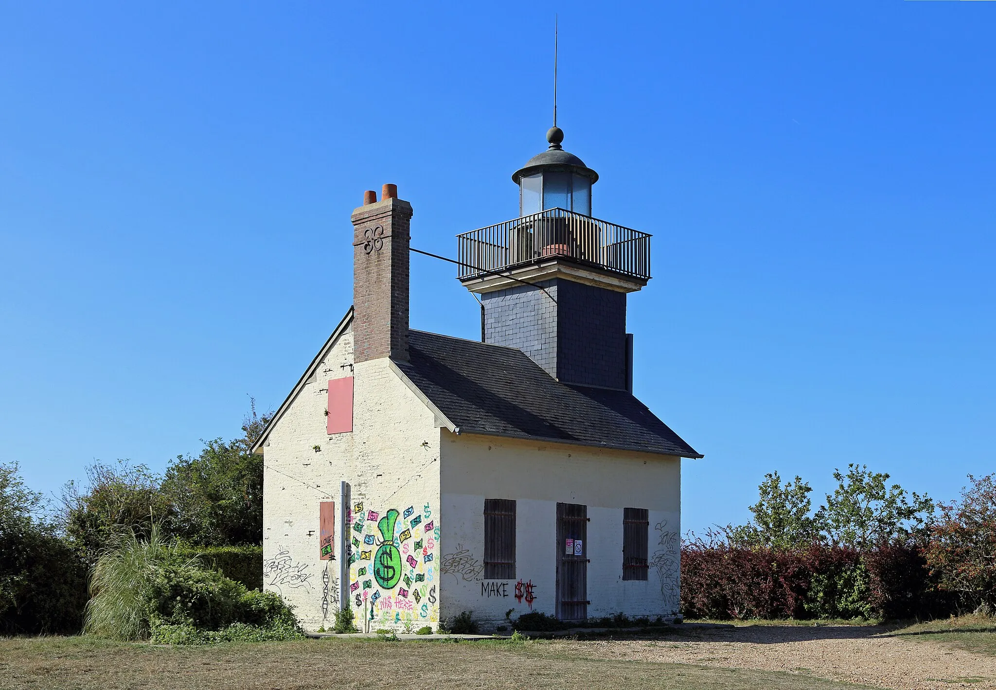 Photo showing: This building is indexed in the base Mérimée, a database of architectural heritage maintained by the French Ministry of Culture, under the reference PA27000084 .