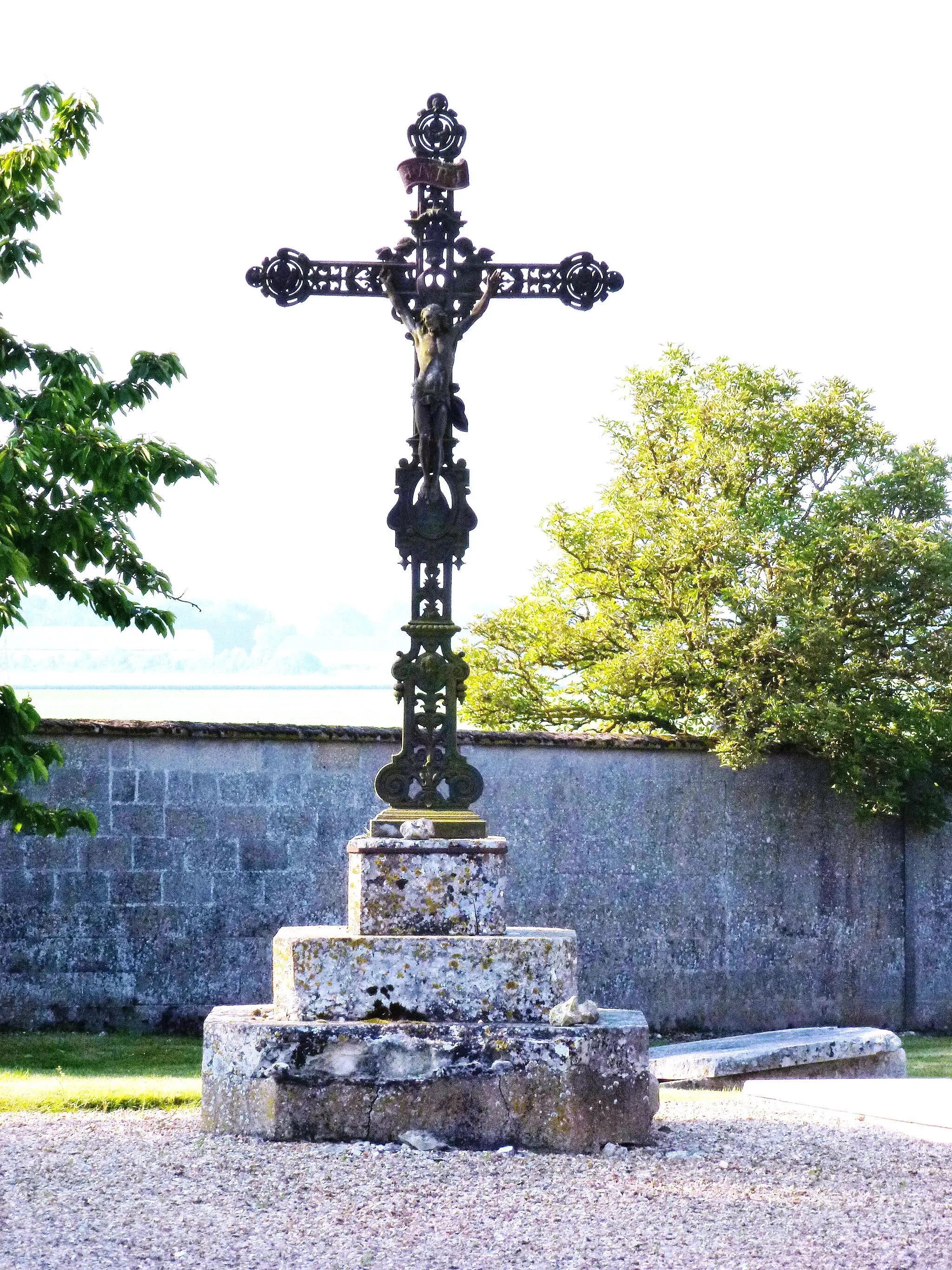 Photo showing: Le Tilleul-Lambert (Eure, Fr) croix de cimetière