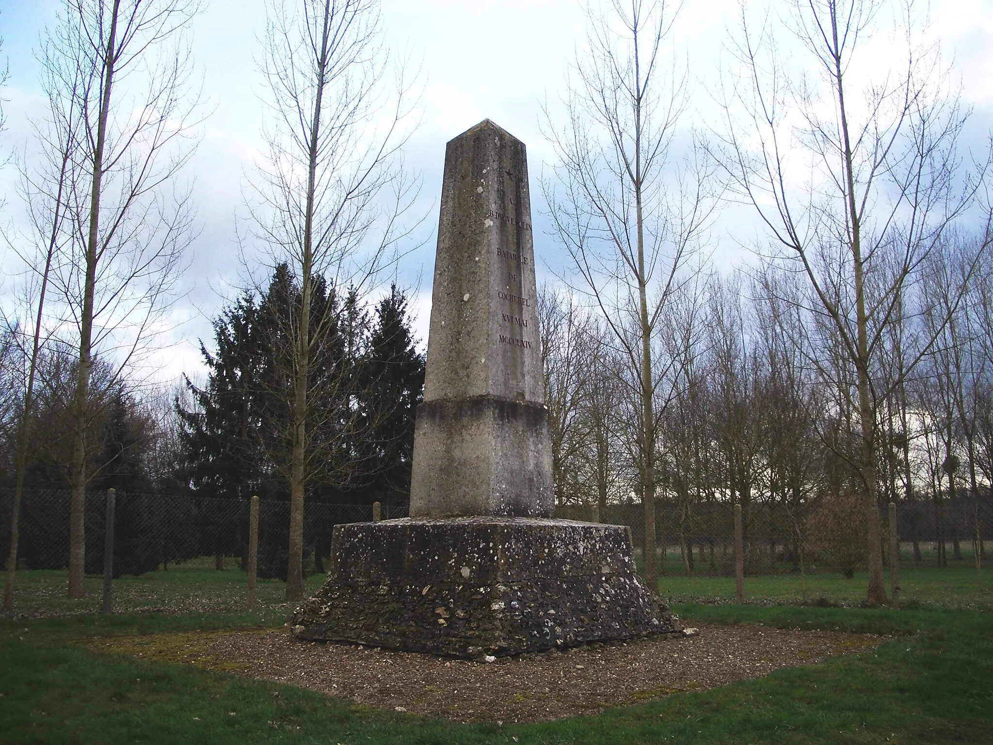 Photo showing: Monument remembering the Battle at Cocherel (Hardencourt-Cocherel, Eure, Normandy, France) in 1364 ; dedicated to Bertrand du Guesclin