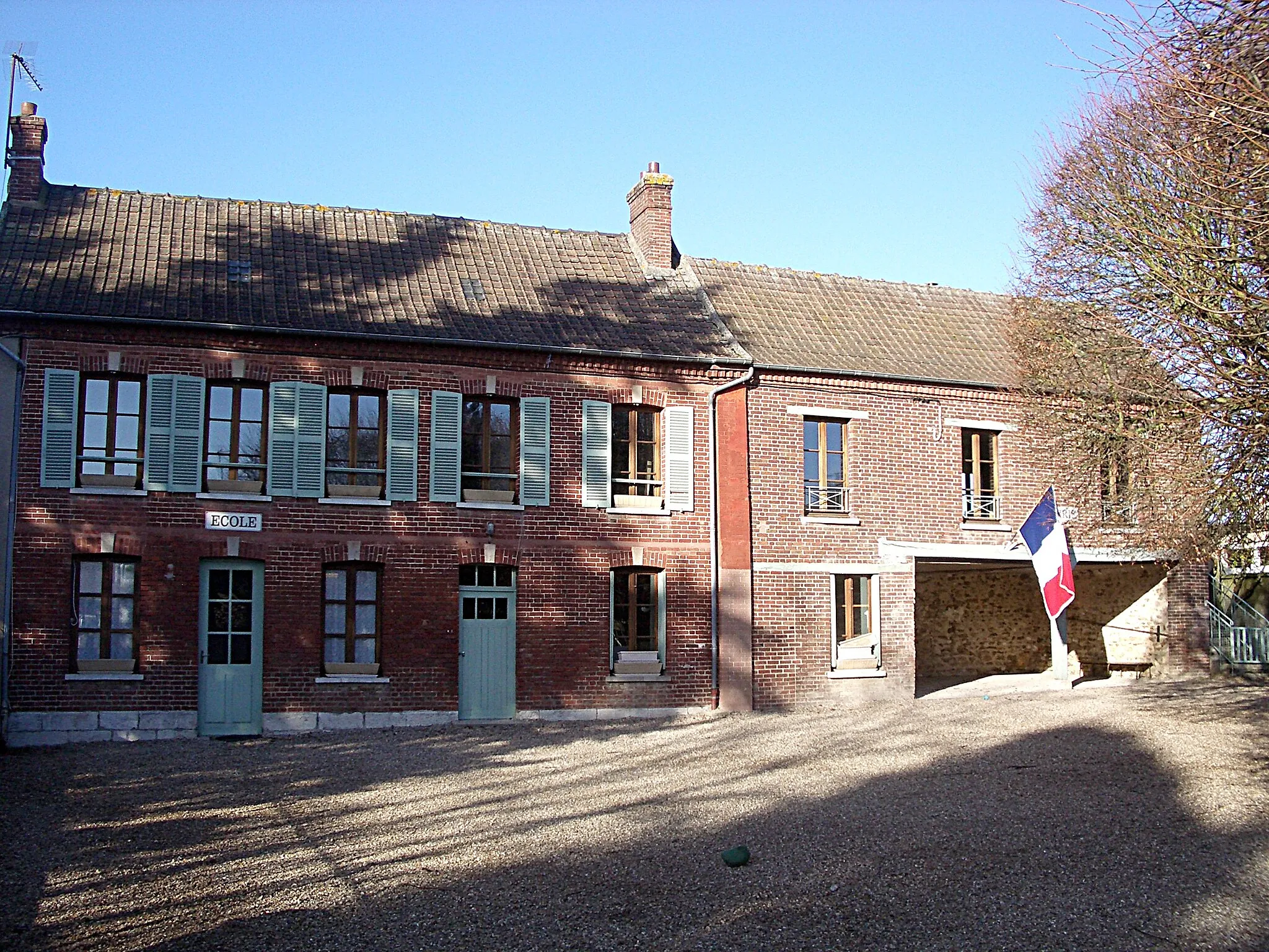 Photo showing: Saint Vincent des Bois (Eure) school and city hall