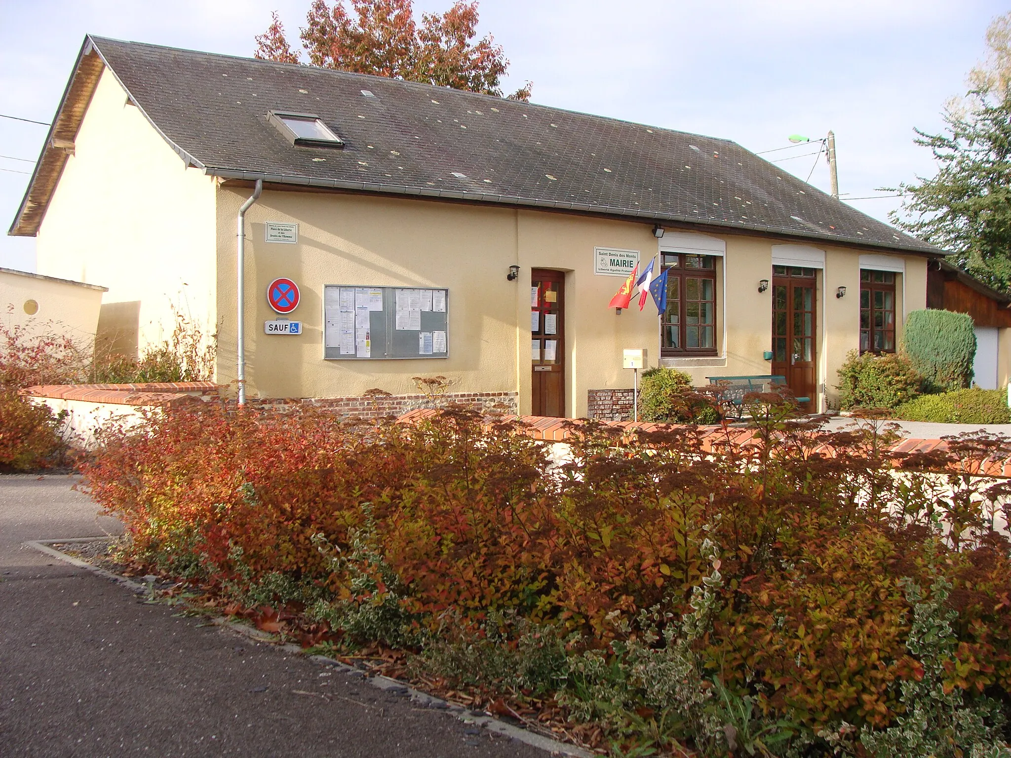 Photo showing: Mairie de Saint Denis des Monts