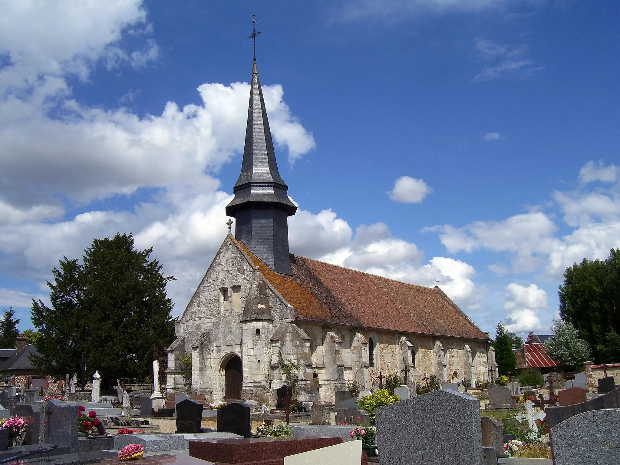 Photo showing: Church Sainte-Catherine in La Neuville-du-Bosc in Eure in Normandie in France. It was built in the 14th century and rebuilt in the 16th century. The bell tower was built in renaissance style.