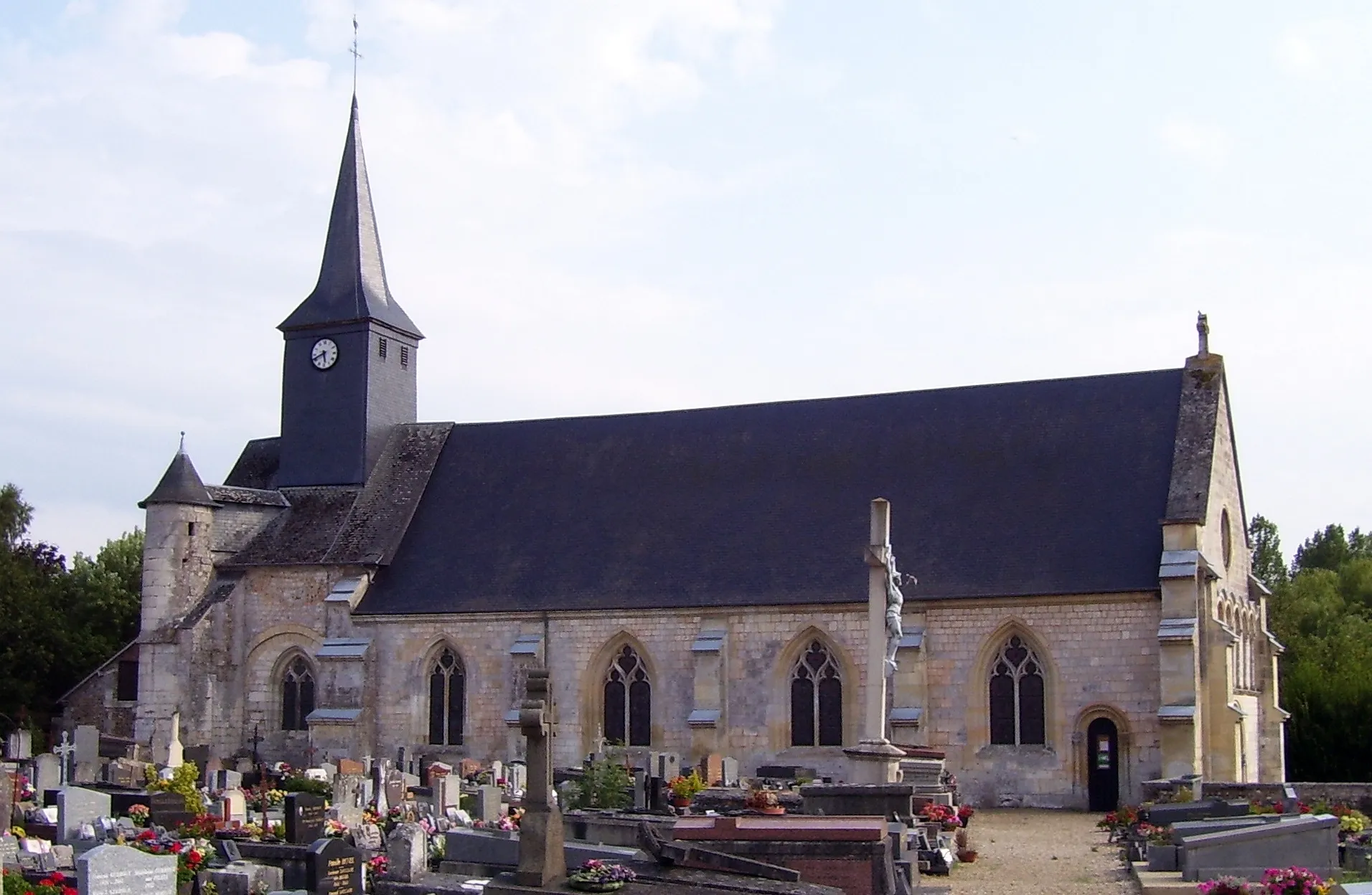 Photo showing: Abbeychurch Notre-Dame in Corneville-sur-Risle, departement Eure, Haute-Normandie, France. It was built in the 12th century.