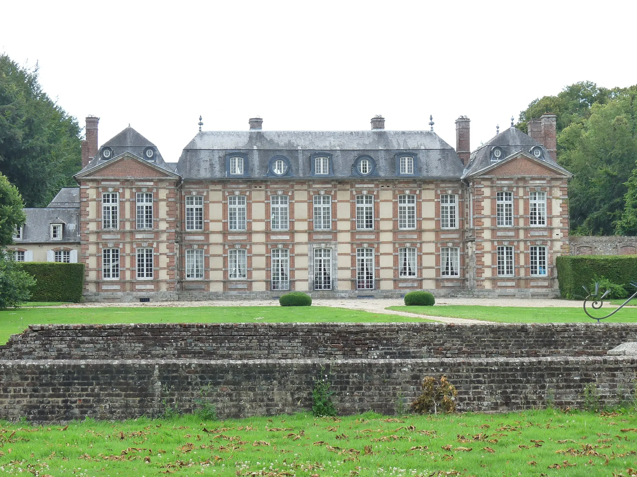 Photo showing: This building is indexed in the base Mérimée, a database of architectural heritage maintained by the French Ministry of Culture, under the reference PA00101108 .