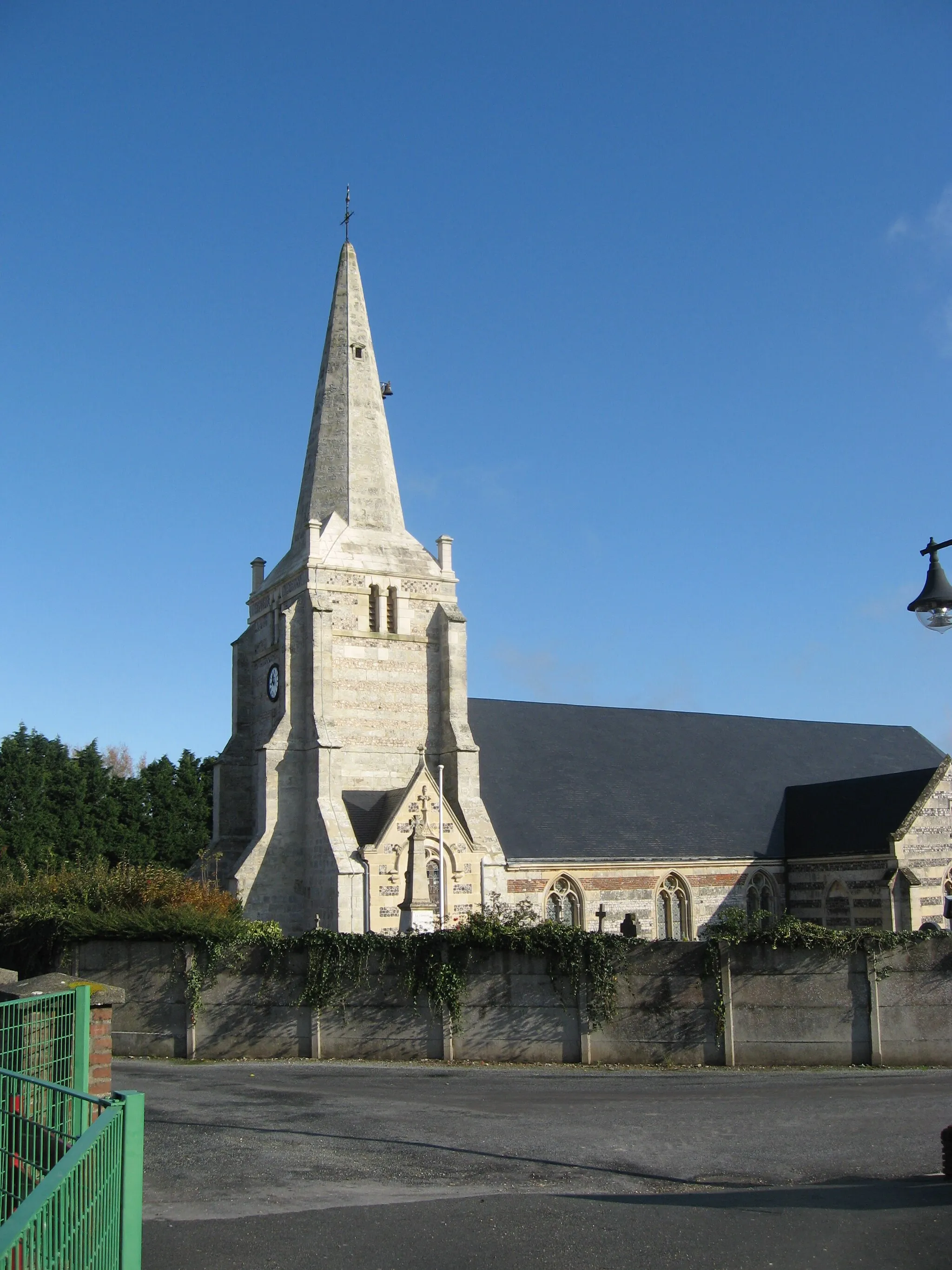 Photo showing: Senneville church