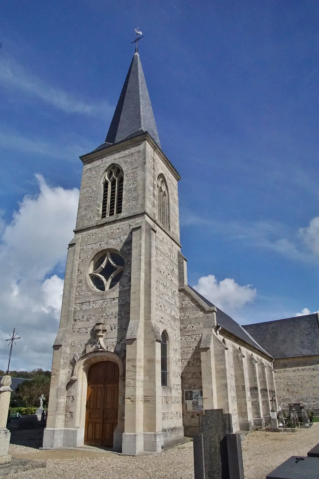 Photo showing: Église Sainte-Hélène.