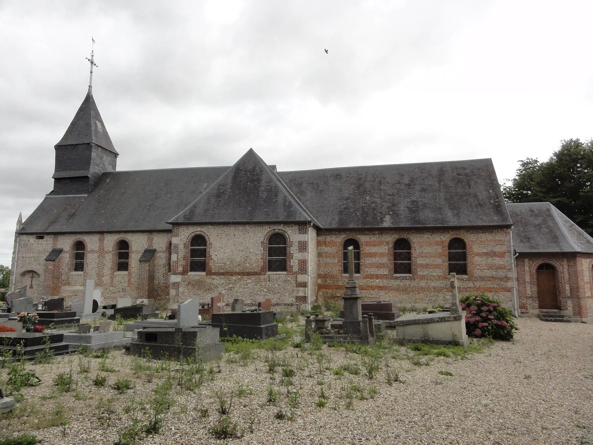 Photo showing: Routes (Seine-Mar.) église