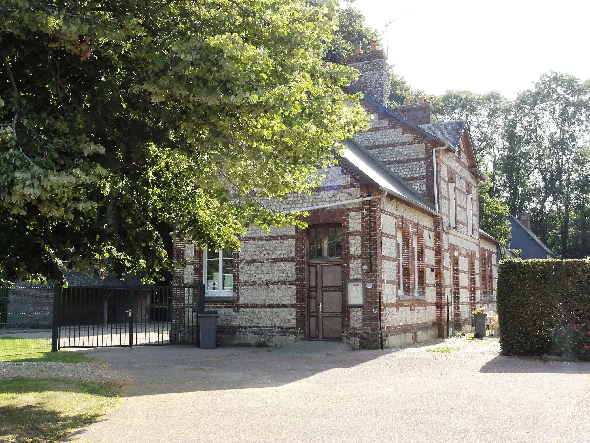 Photo showing: Bénarville (Seine-Mar.) école