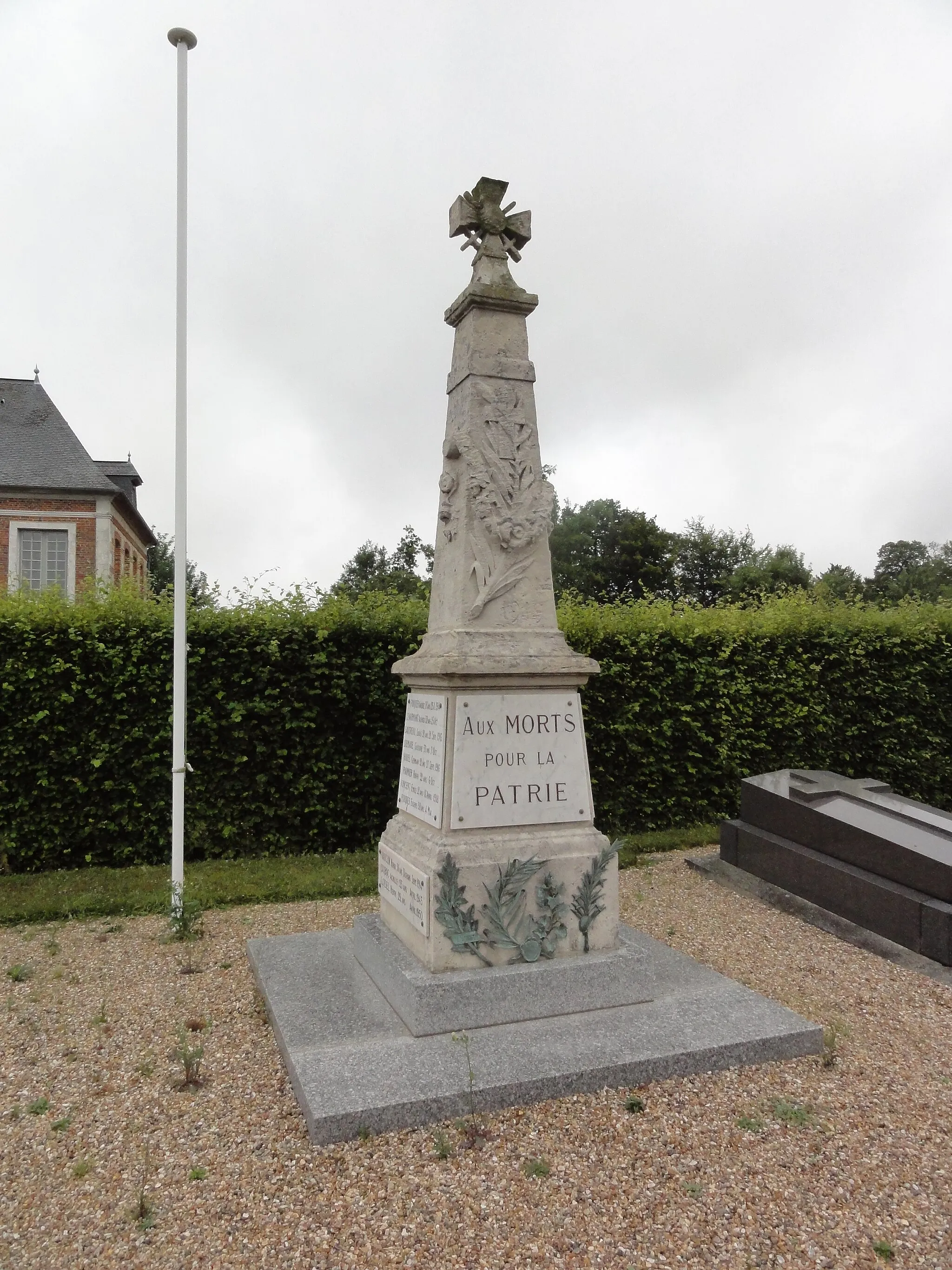 Photo showing: Annouville-Vilmesnil (Seine-Mar.) monument aux morts