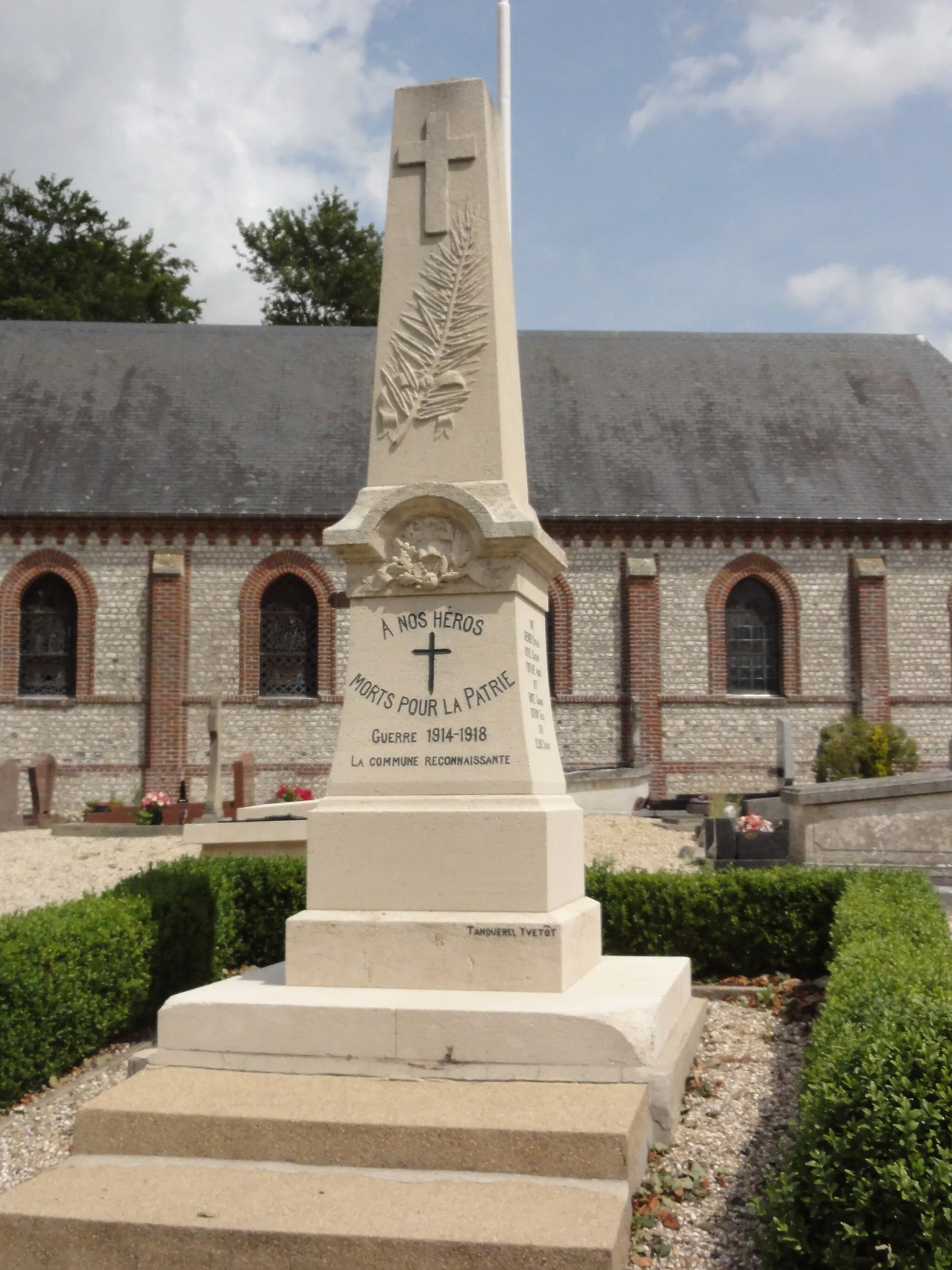 Photo showing: Auzouville-l'Esneval (Seine-Mar.) monument aux morts