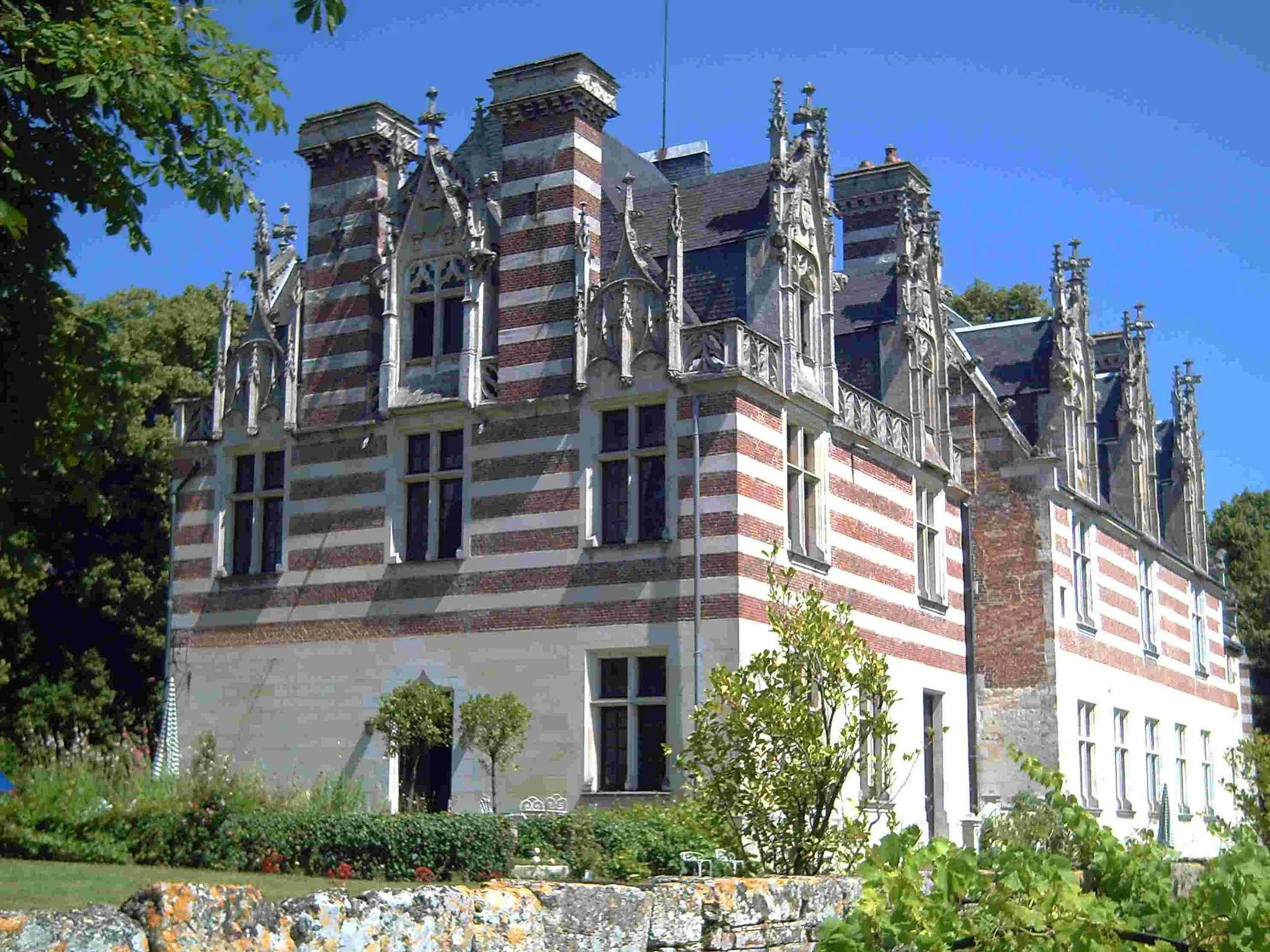 Photo showing: Description : Château d'Etelan, face ouest, en Normandie (76)
Source : Photo Alain BOUDIER - Photo personnelle
Auteur : Alain BOUDIER (Propriétaire du monument)

Permission : Tous droits libres (mention du crédit obligatoire)