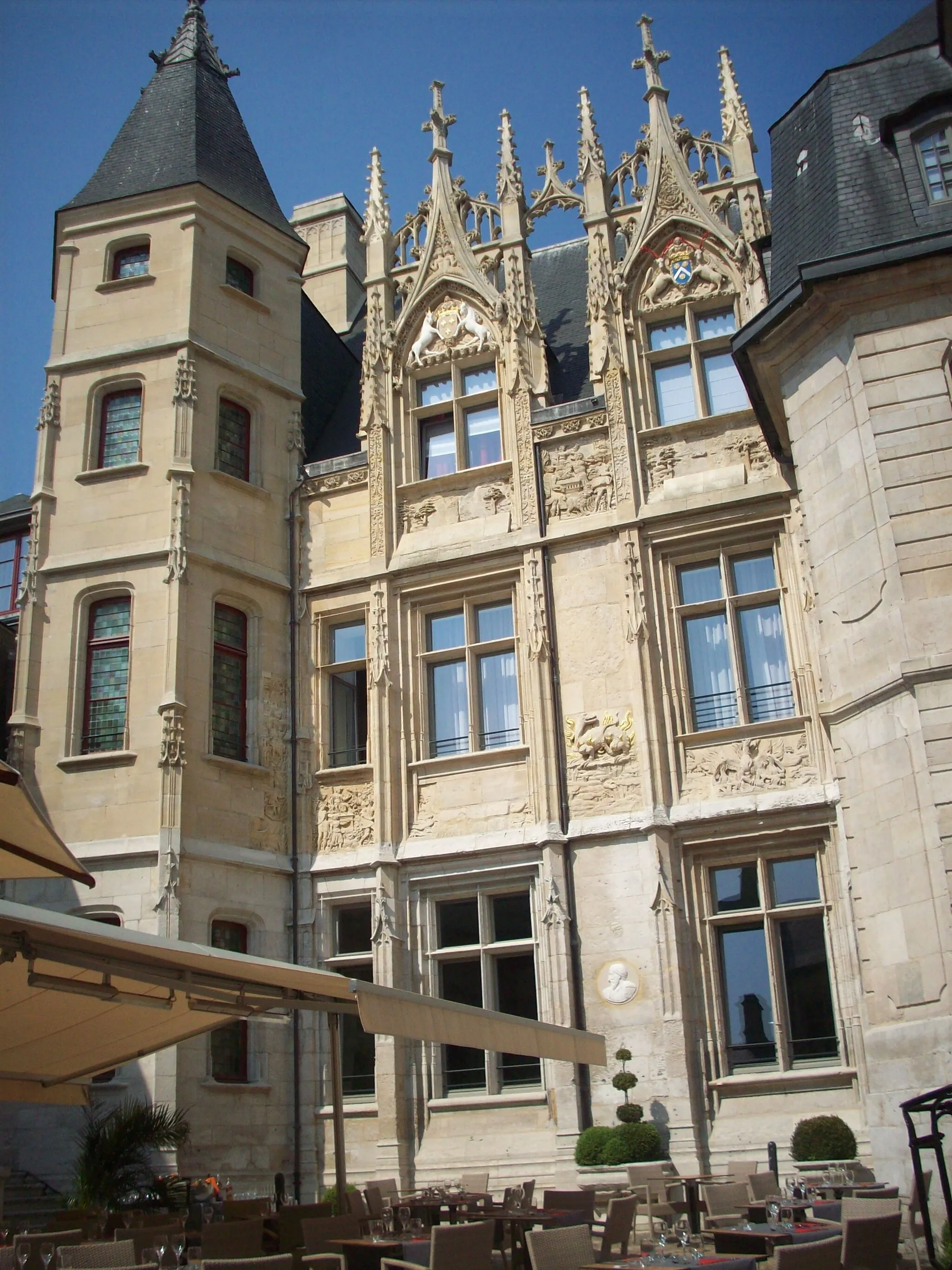Photo showing: Hôtel de Bourgtheroulde.