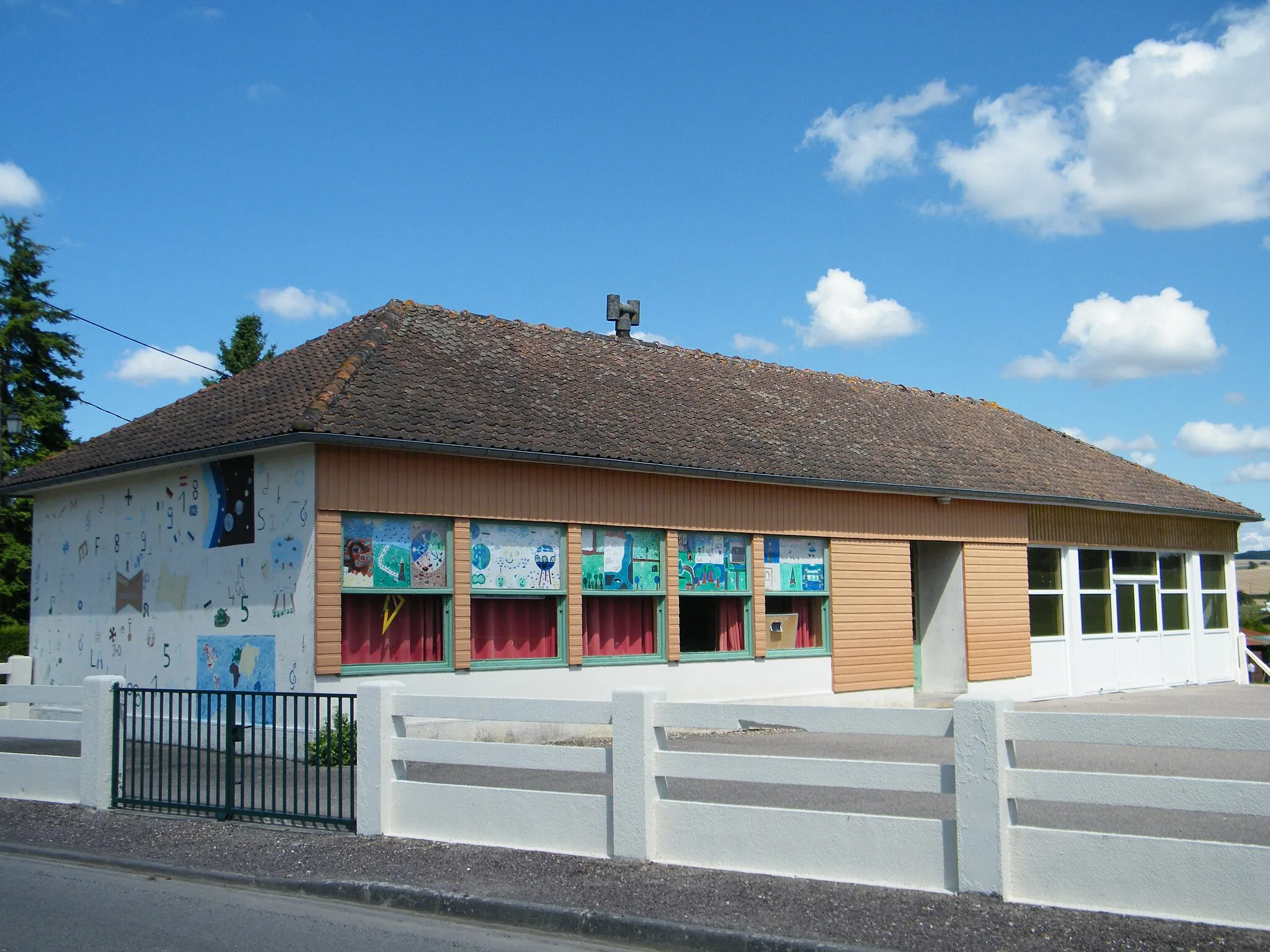 Photo showing: Bailleul-Neuville, Seine-Maritime, France, école