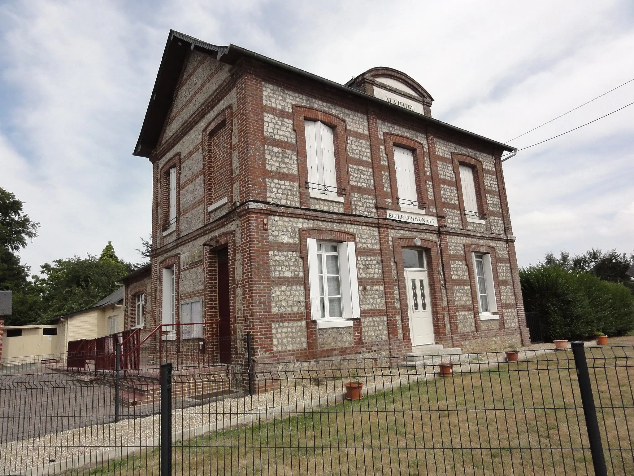 Photo showing: Amfreville-les-Champs (Seine-Mar.) mairie-école