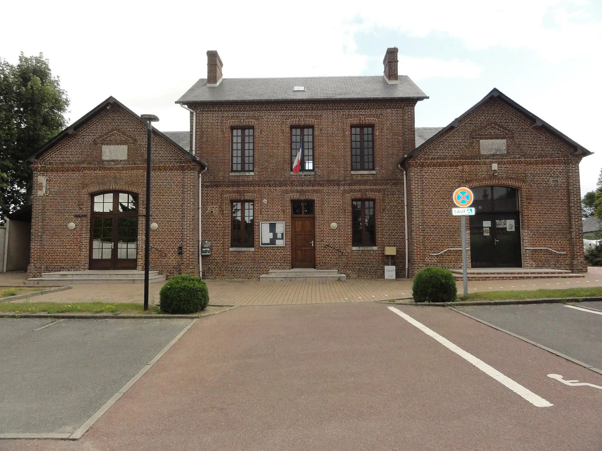 Photo showing: Boudeville (Seine-Mar.) mairie-école