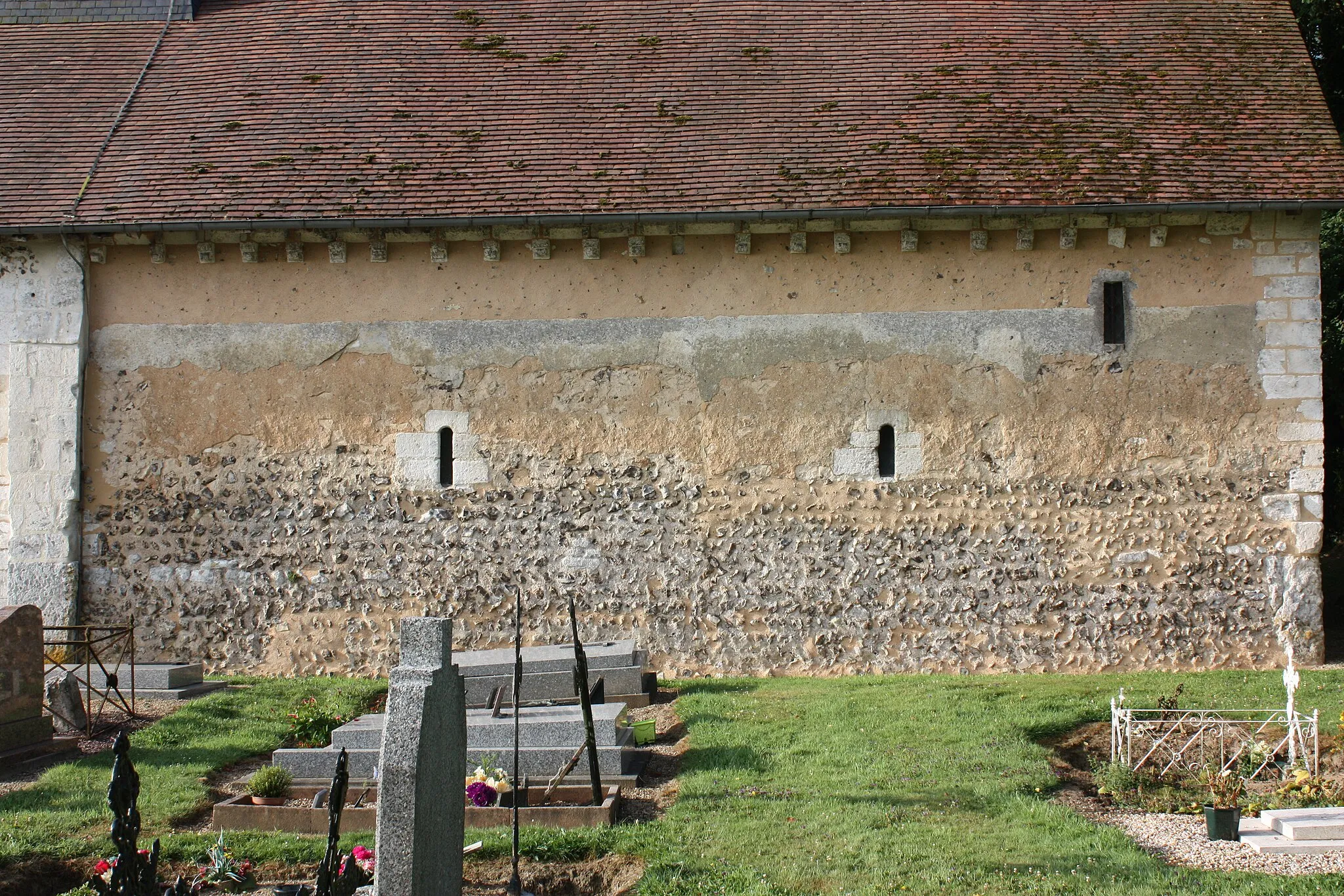 Photo showing: La Trinité-de-Thouberville - Eglise de la Sainte-Trinité, mur Nord du premier art roman