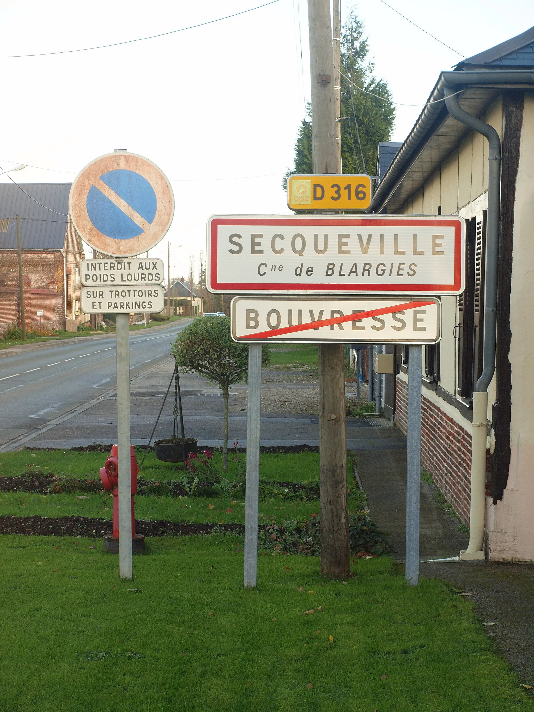 Photo showing: Un des panneaux de l'une des agglomérations de la commune de Blargies (Oise, France)