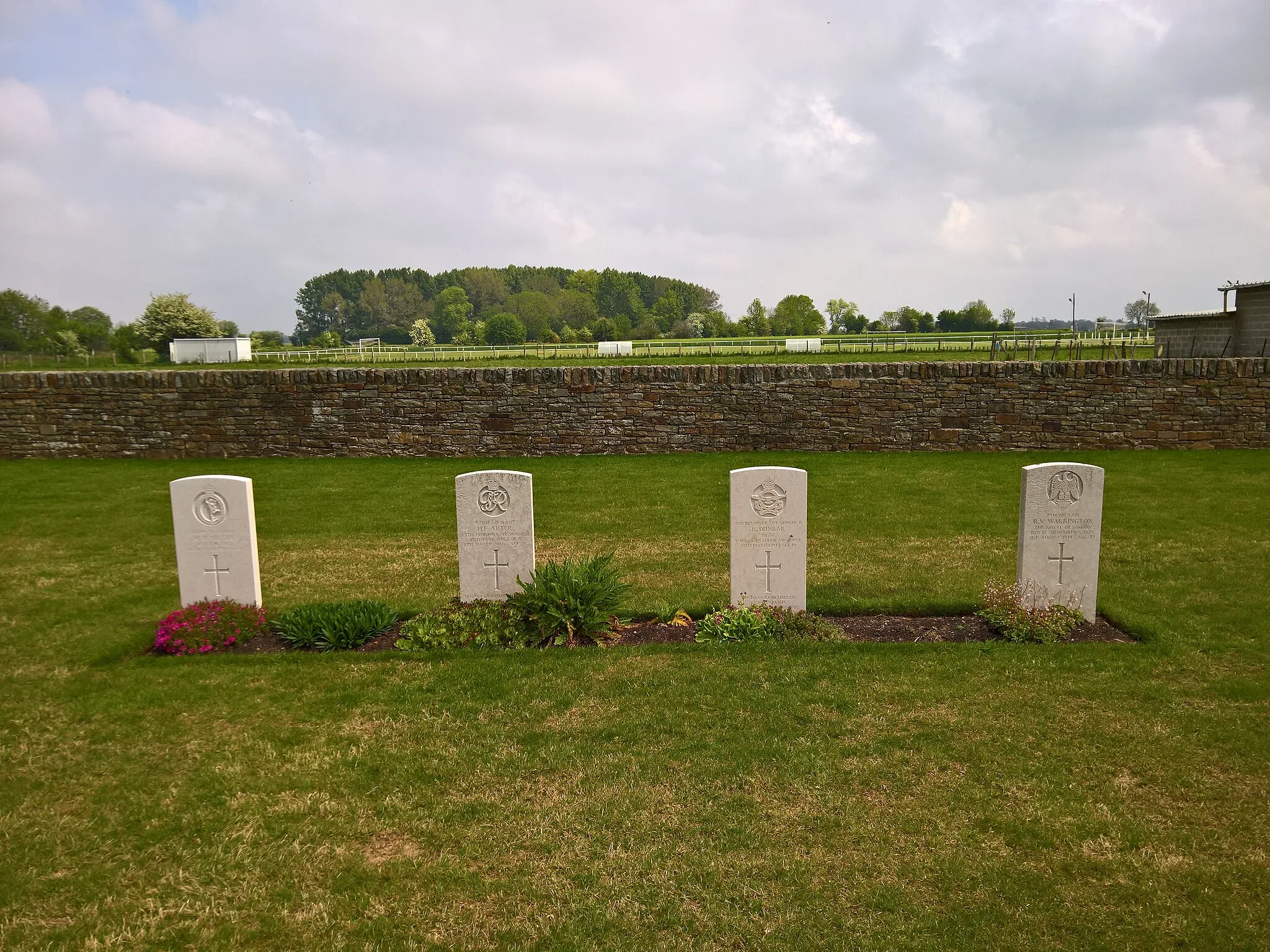 Photo showing: Cimetière militaire britannique de Blargies - Tombes de la Seconde Guerre mondiale
