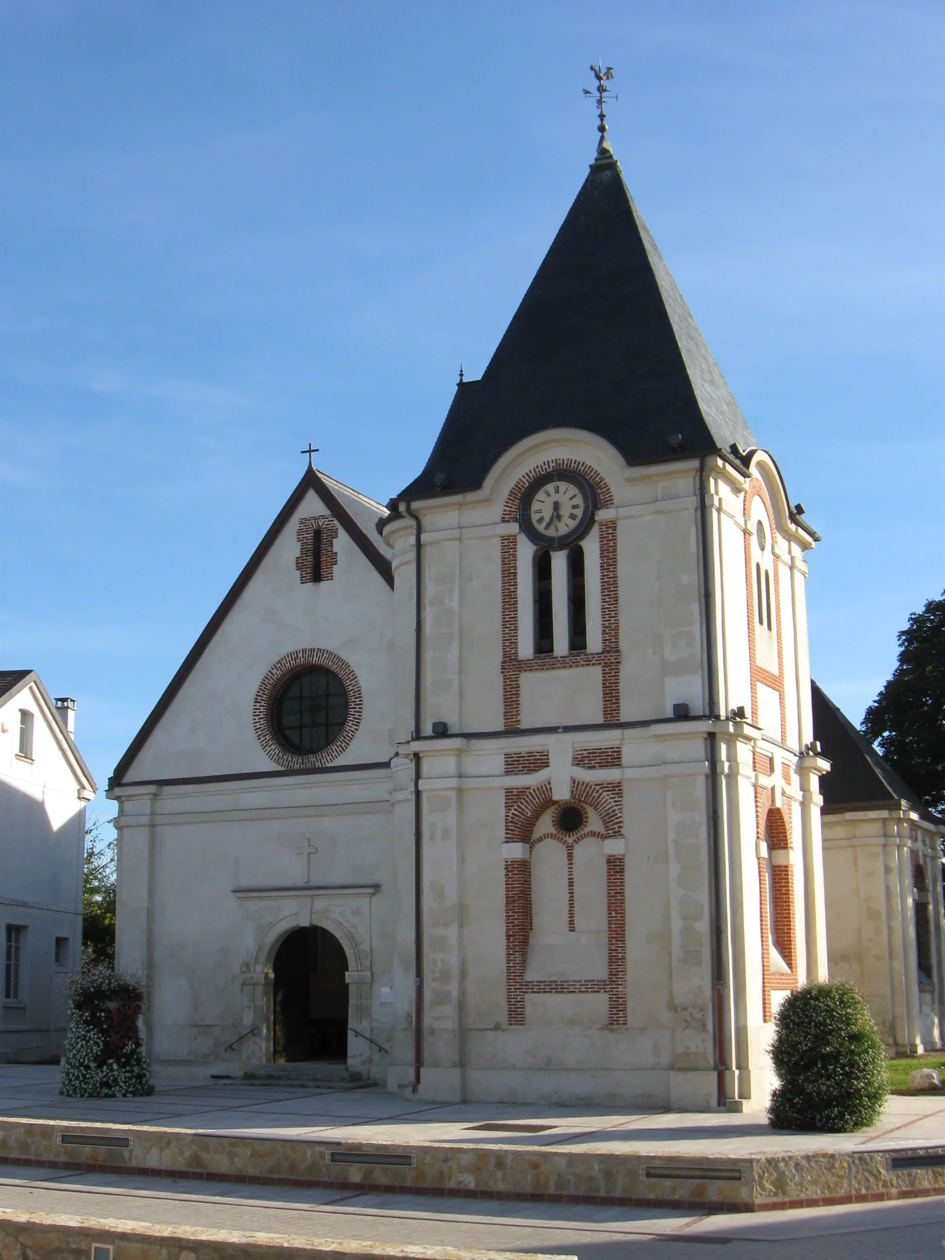 Photo showing: Église Saint-Sulpice de Fresnes-sur-Marne. (Seine-et-Marne, région Île-de-France).