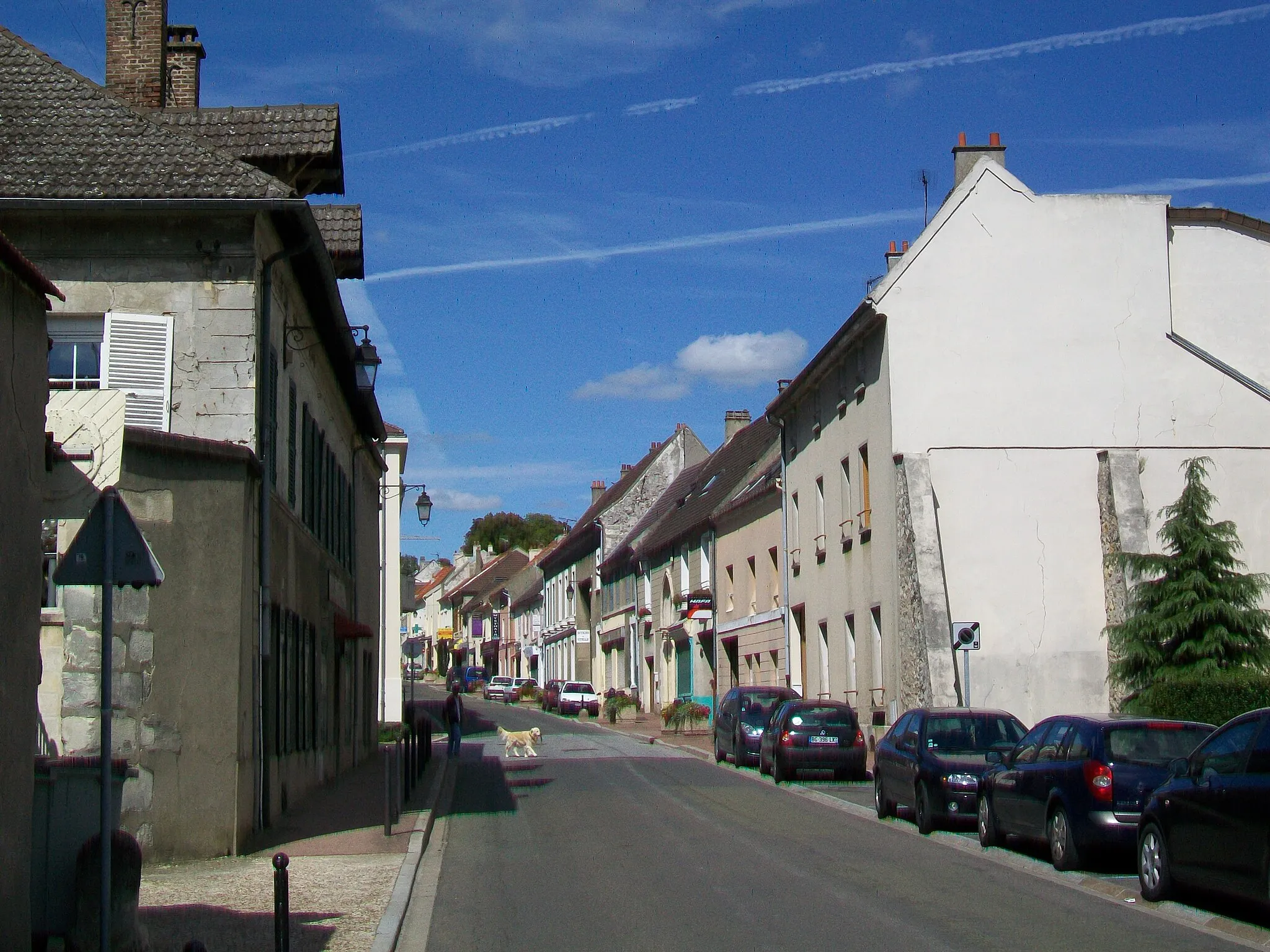 Photo showing: La rue de Paris, ancienne RN 17.