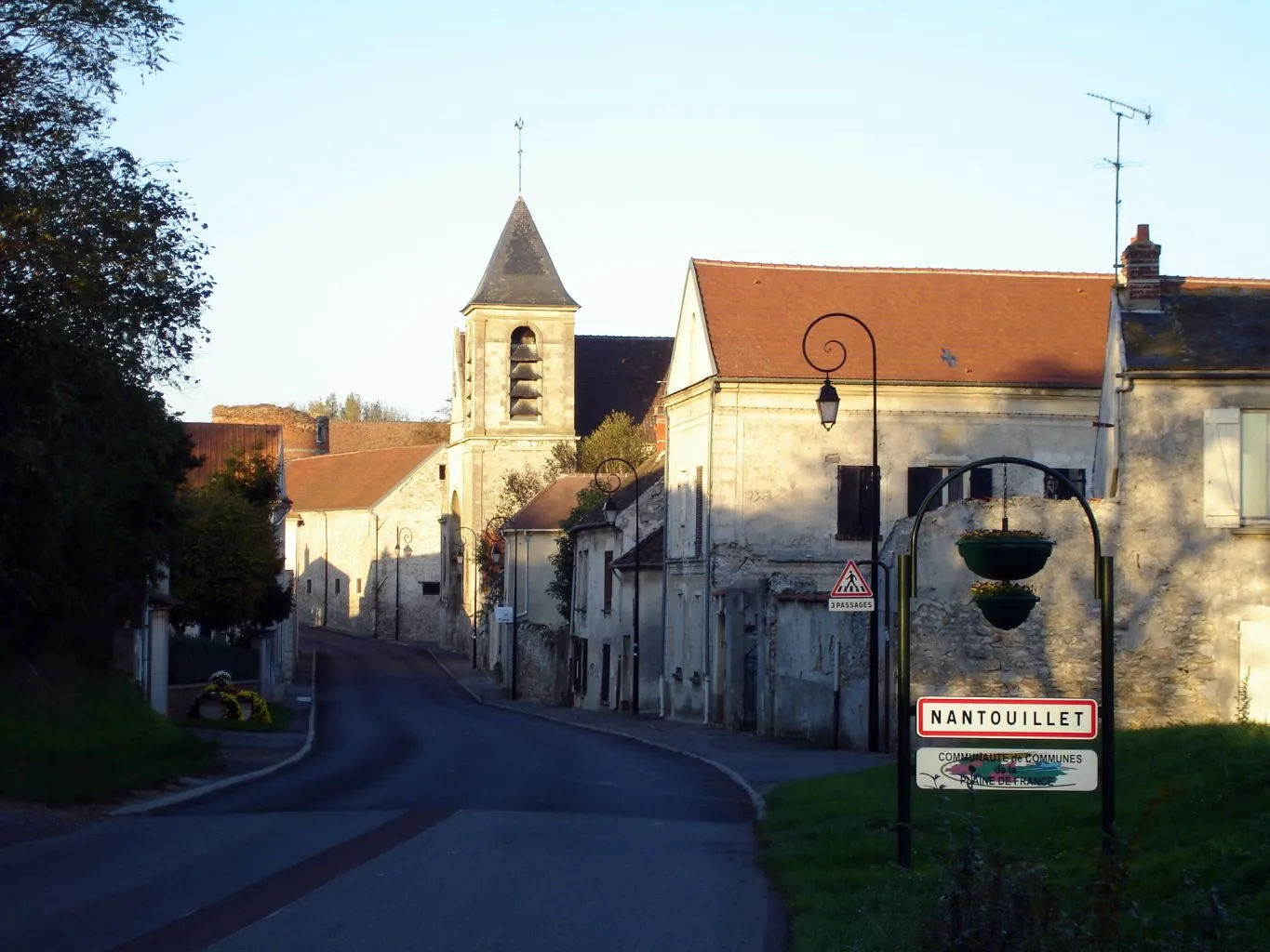 Photo showing: Entrée du village de Nantouillet, Seine-et-Marne (France) - Novembre 2006

Photo personnelle de clicsouris