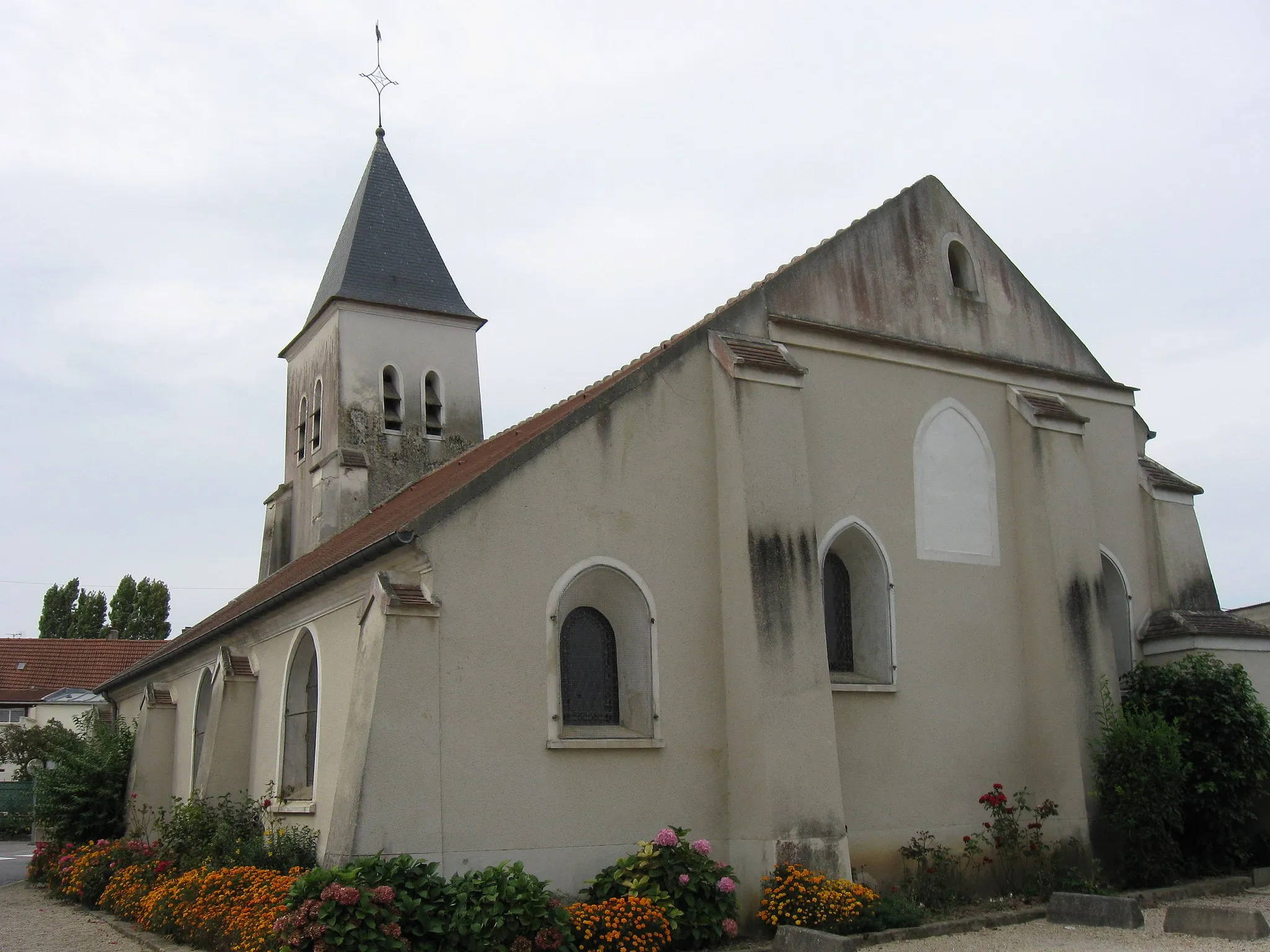 Photo showing: Église de la Nativité-de-Notre-Dame de Le Plessis-l'Évêque. (Seine-et-Marne, région Île-de-France).