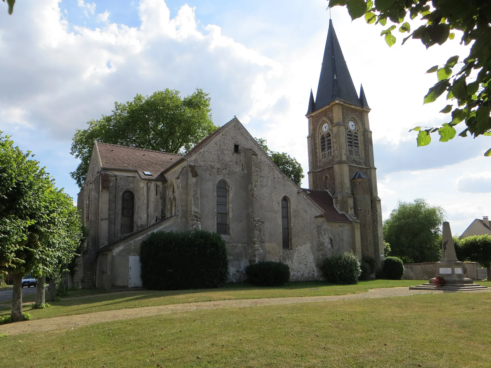 Photo showing: Église et monument aux morts de Coulommes