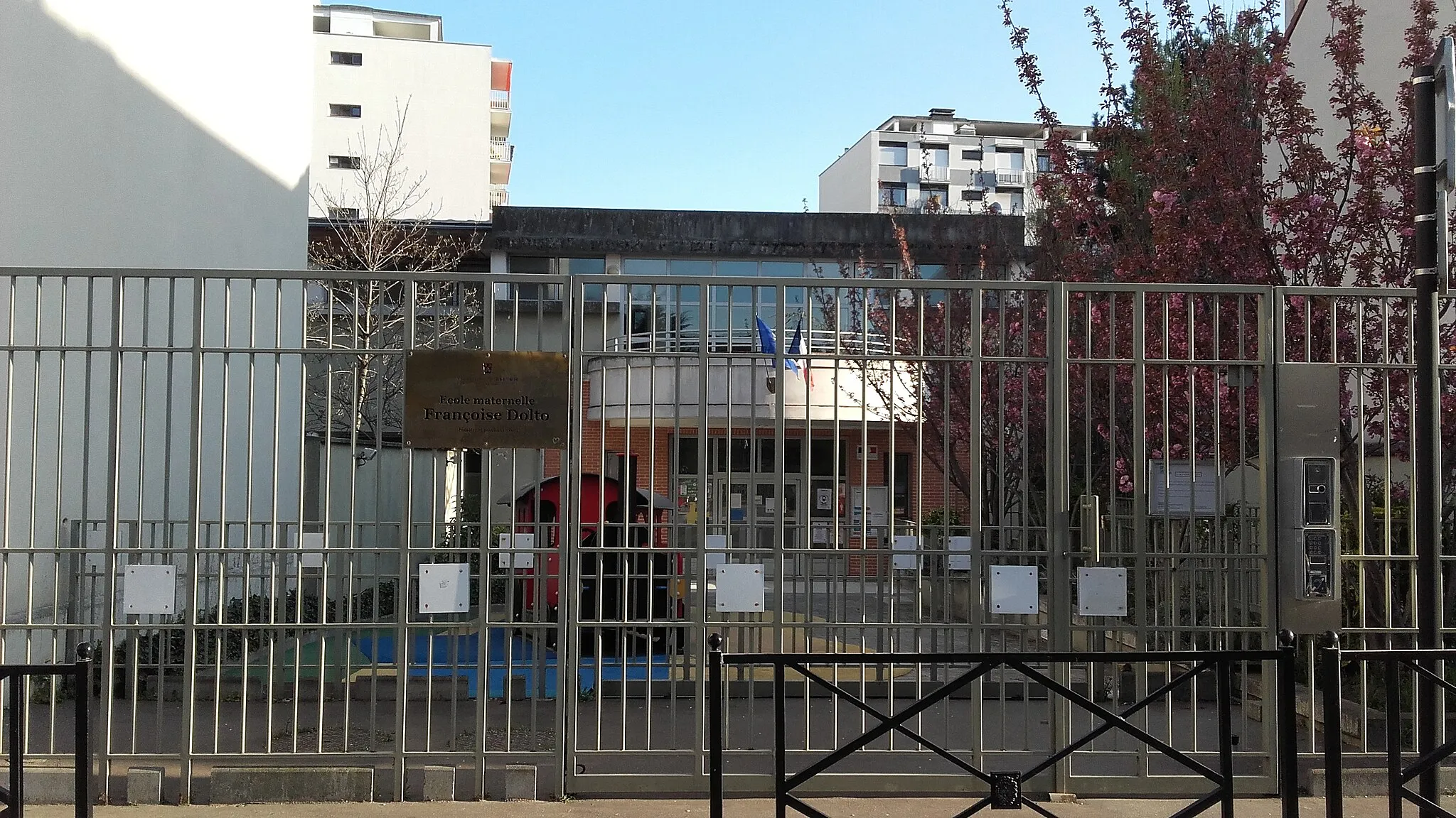 Photo showing: École maternelle Françoise Dolto, Courbevoie, France