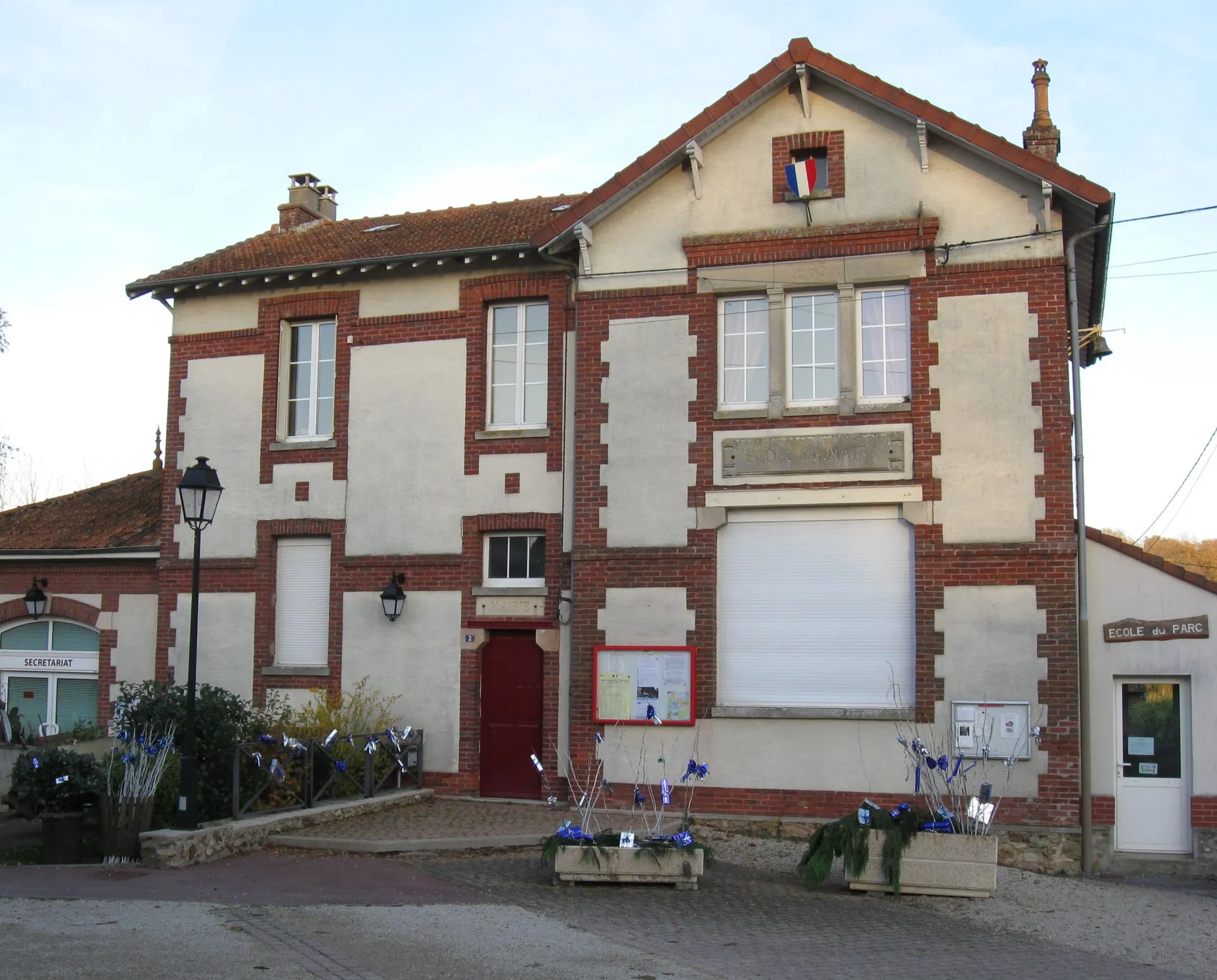 Photo showing: Mairie-école de Villemareuil. (Seine-et-Marne, région Île-de-France).