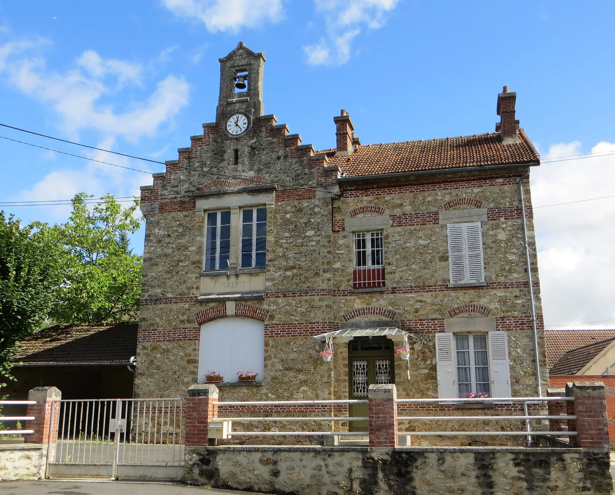 Photo showing: Mairie