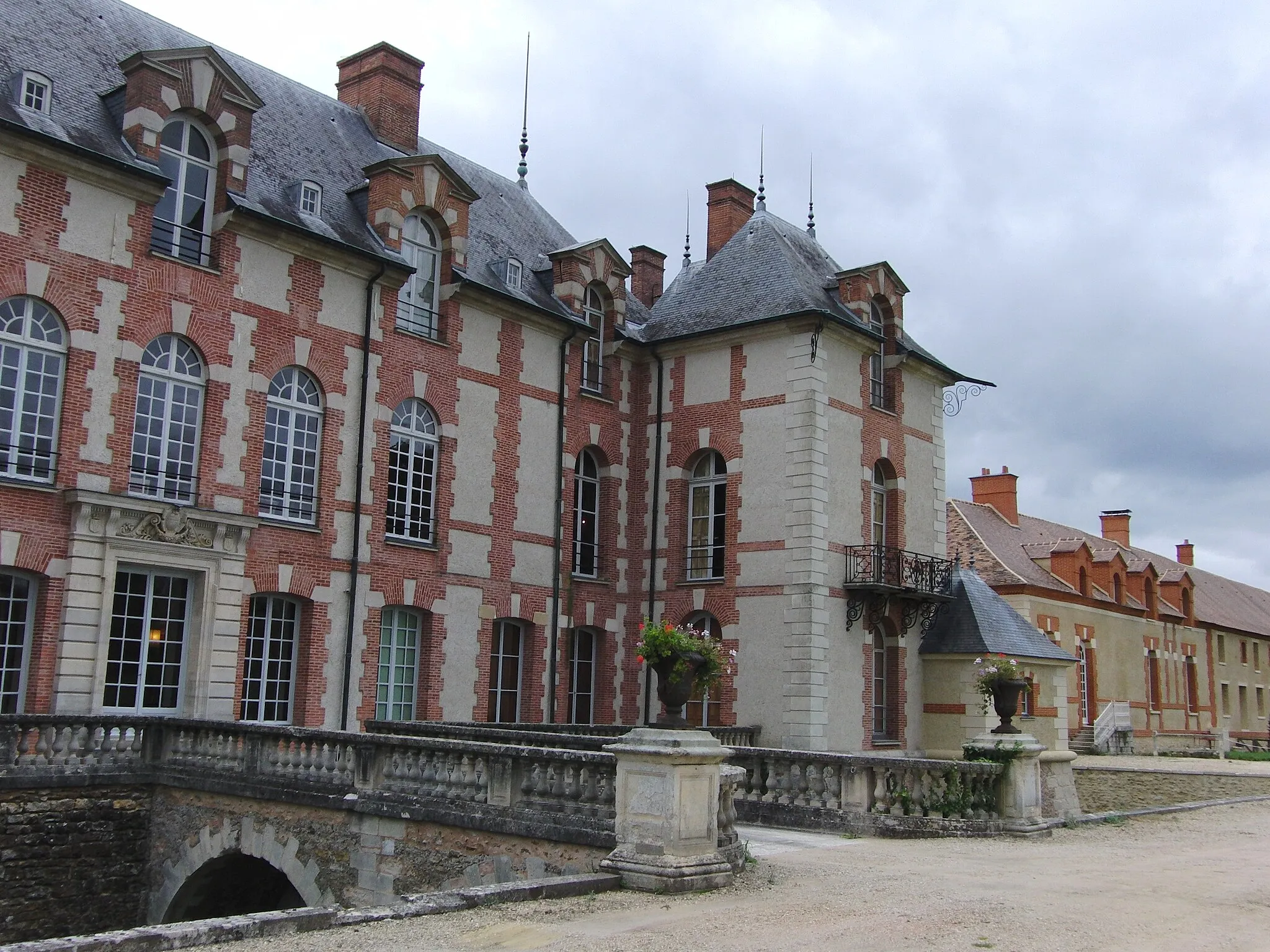 Photo showing: This building is en partie classé, en partie inscrit au titre des monuments historiques de la France. It is indexed in the base Mérimée, a database of architectural heritage maintained by the French Ministry of Culture, under the reference PA00079849 .